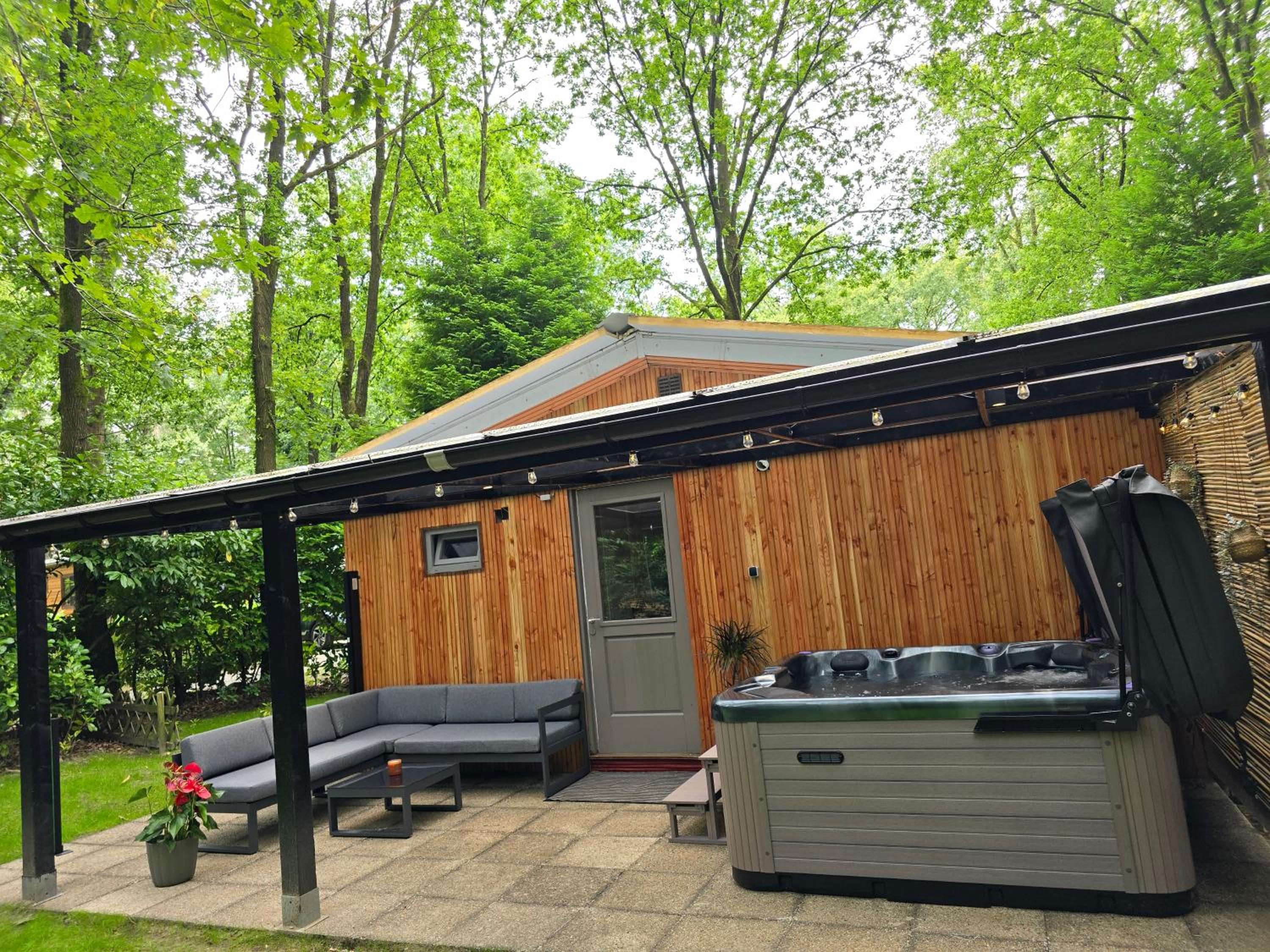 Tiny Lodge met prive Jacuzzi