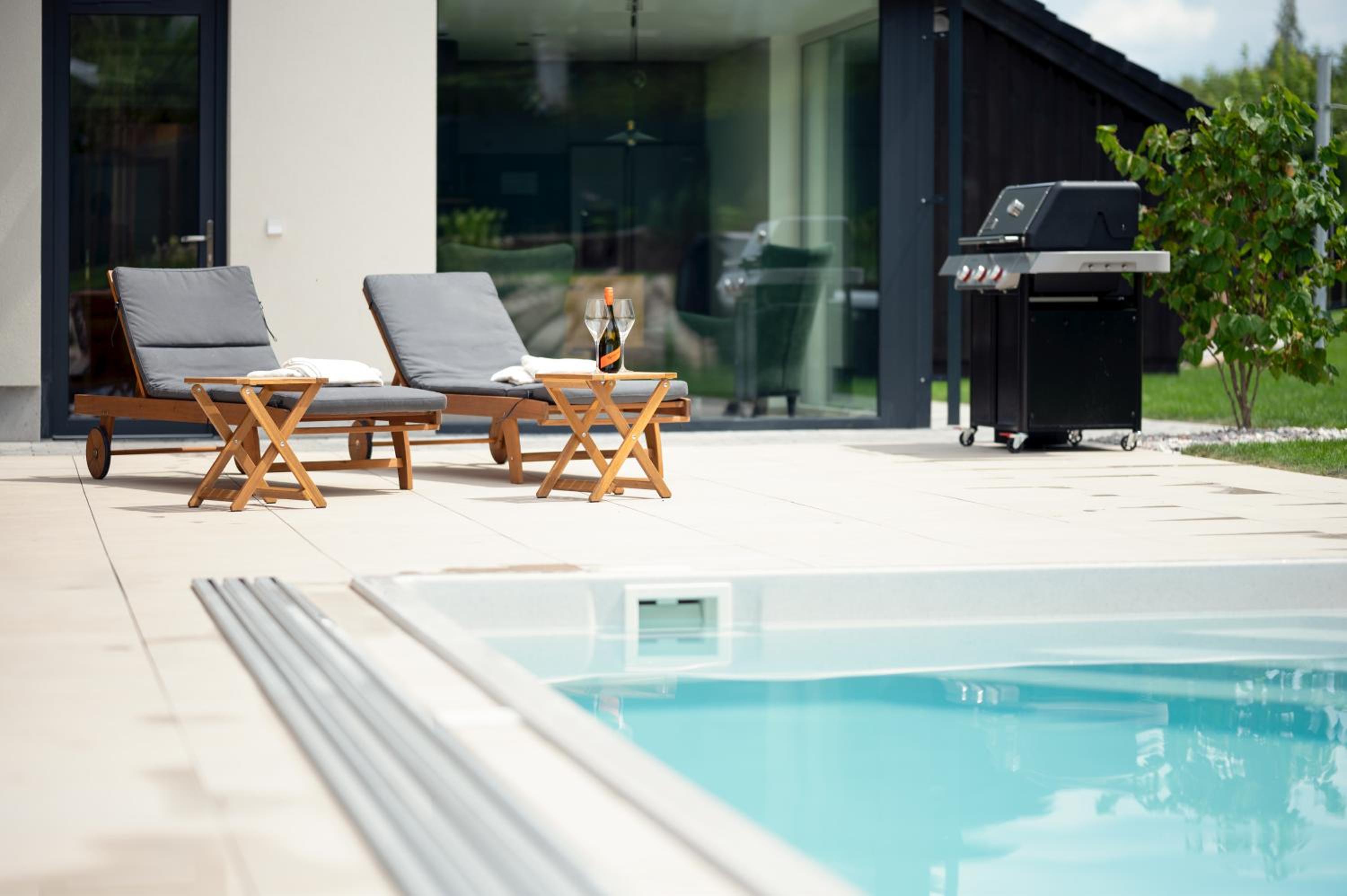 Residence Smržovka - Luxury House with Swimming Pool, Jacuzzi, Garden and BBQ