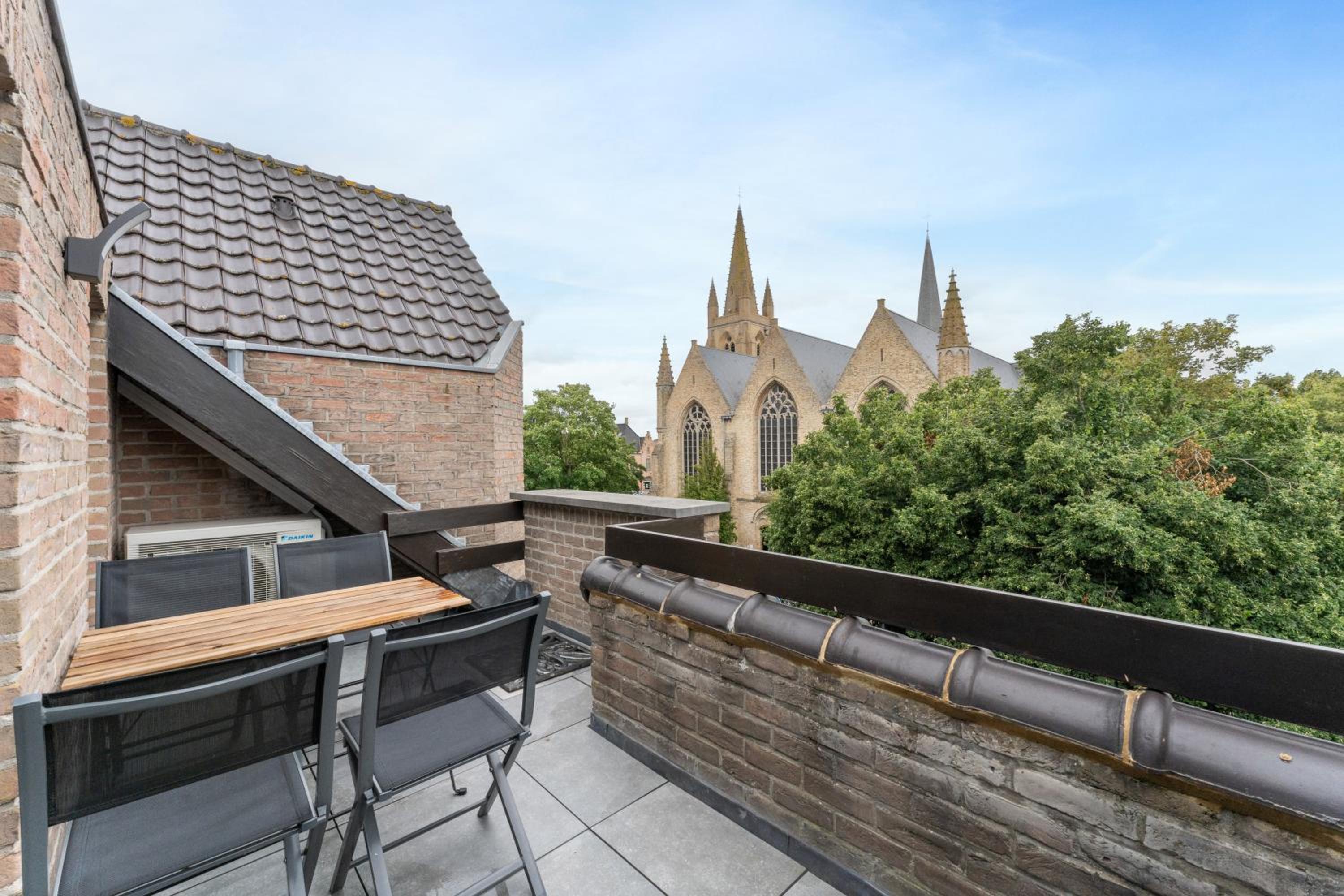 Marlie s Home - comfort stadsapp met zonnig terras