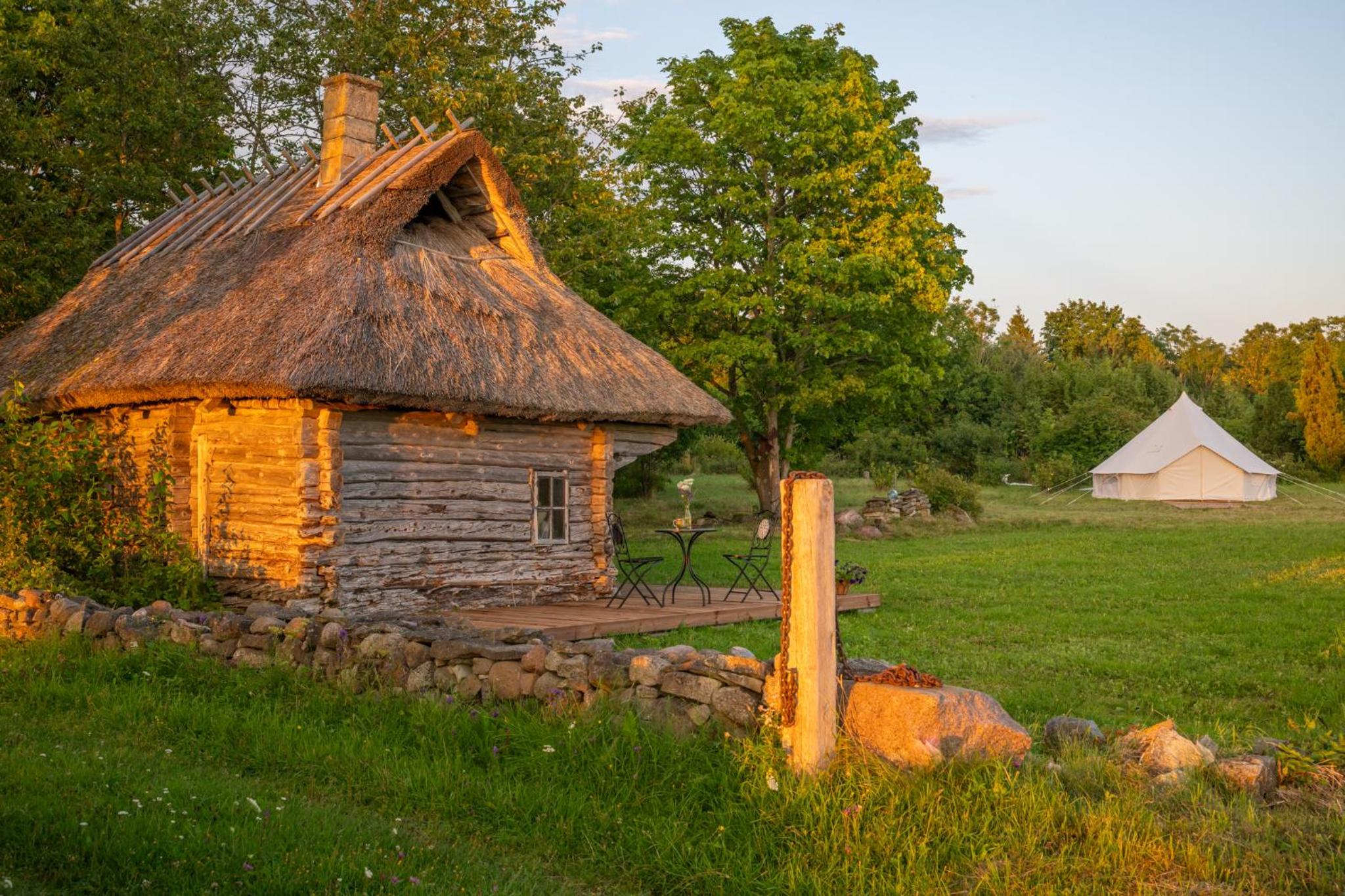 Privaatne glamping, saun ja köögiga maja mere kaldal