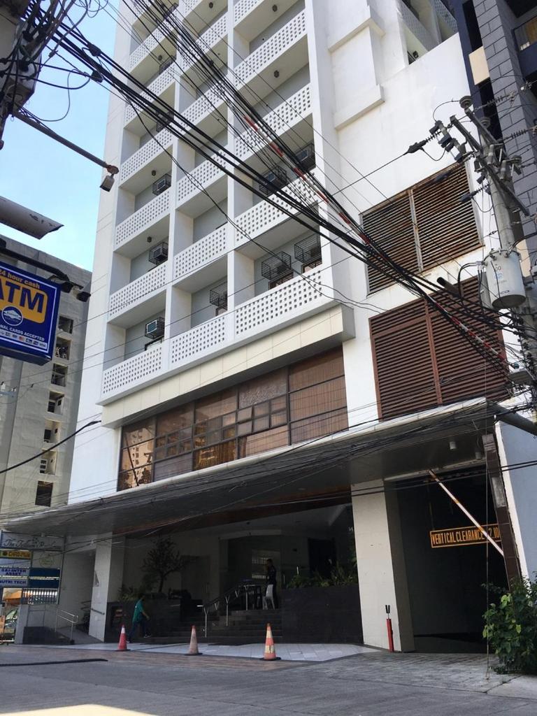 Modern Studio Gem - Two Balconies with Ocean & Mountain Views view 3