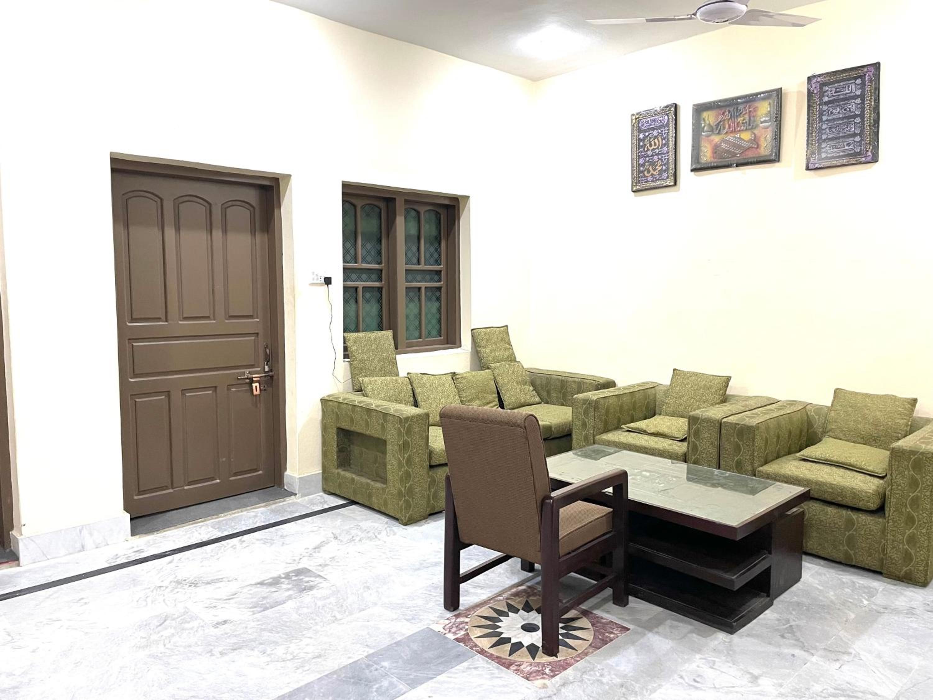 Comfort flats on main road Pesh