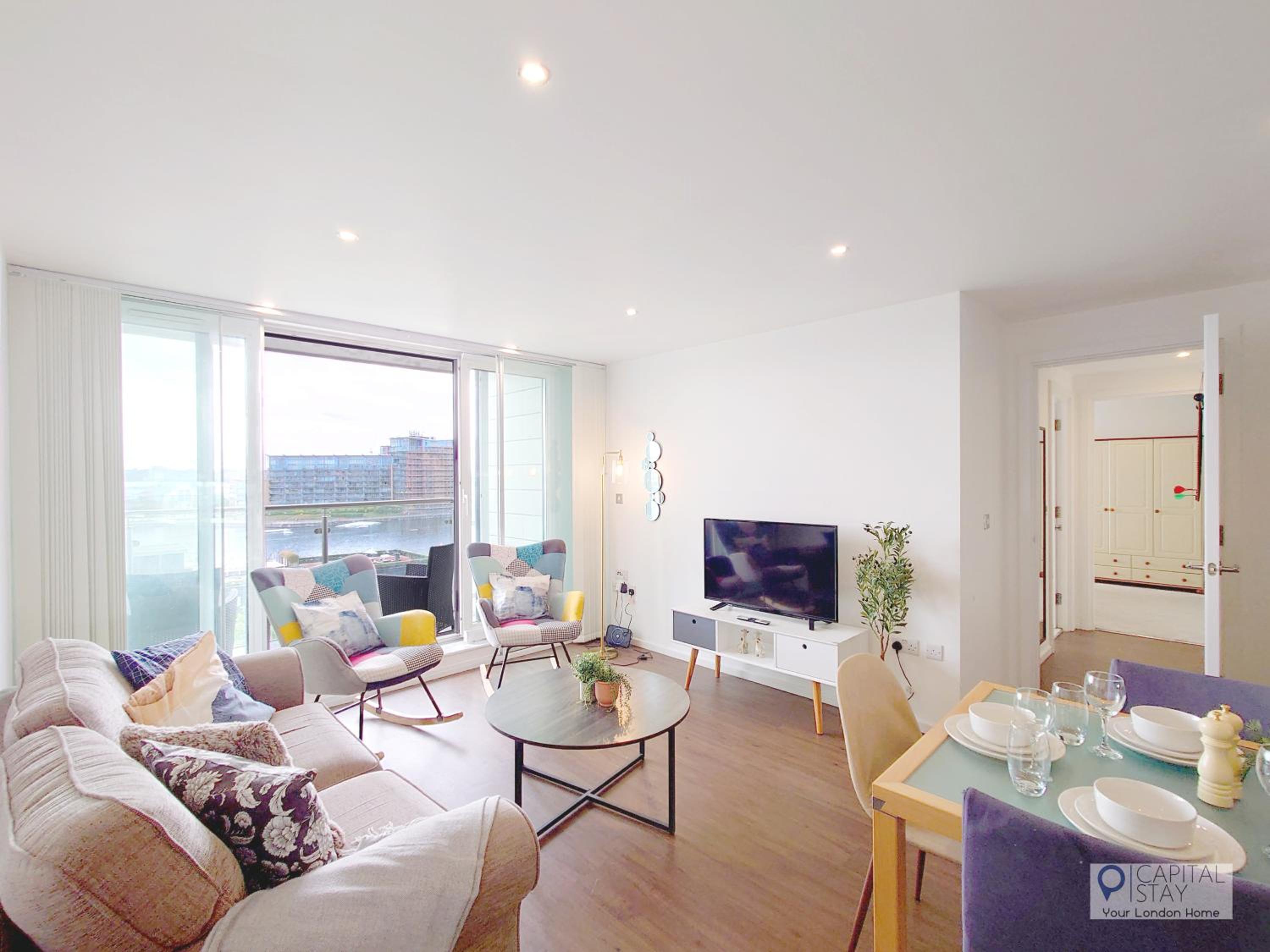 Fully Serviced Two Bed Apartment with River View view 3