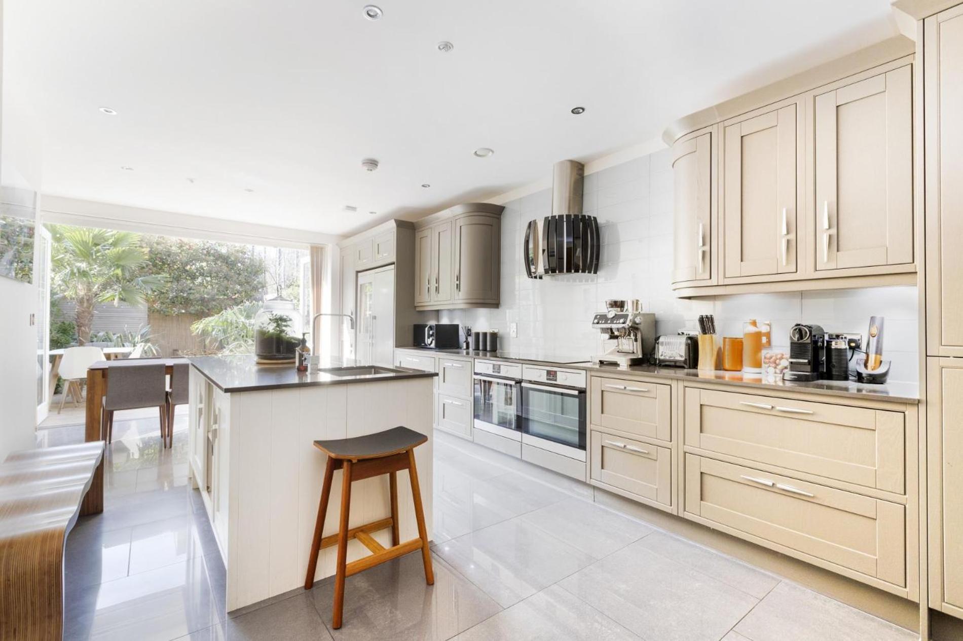 This City Needs Me 2 Bedroom Townhouse with Garden
