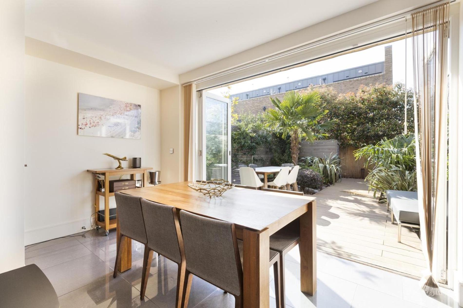 This City Needs Me 2 Bedroom Townhouse with Garden