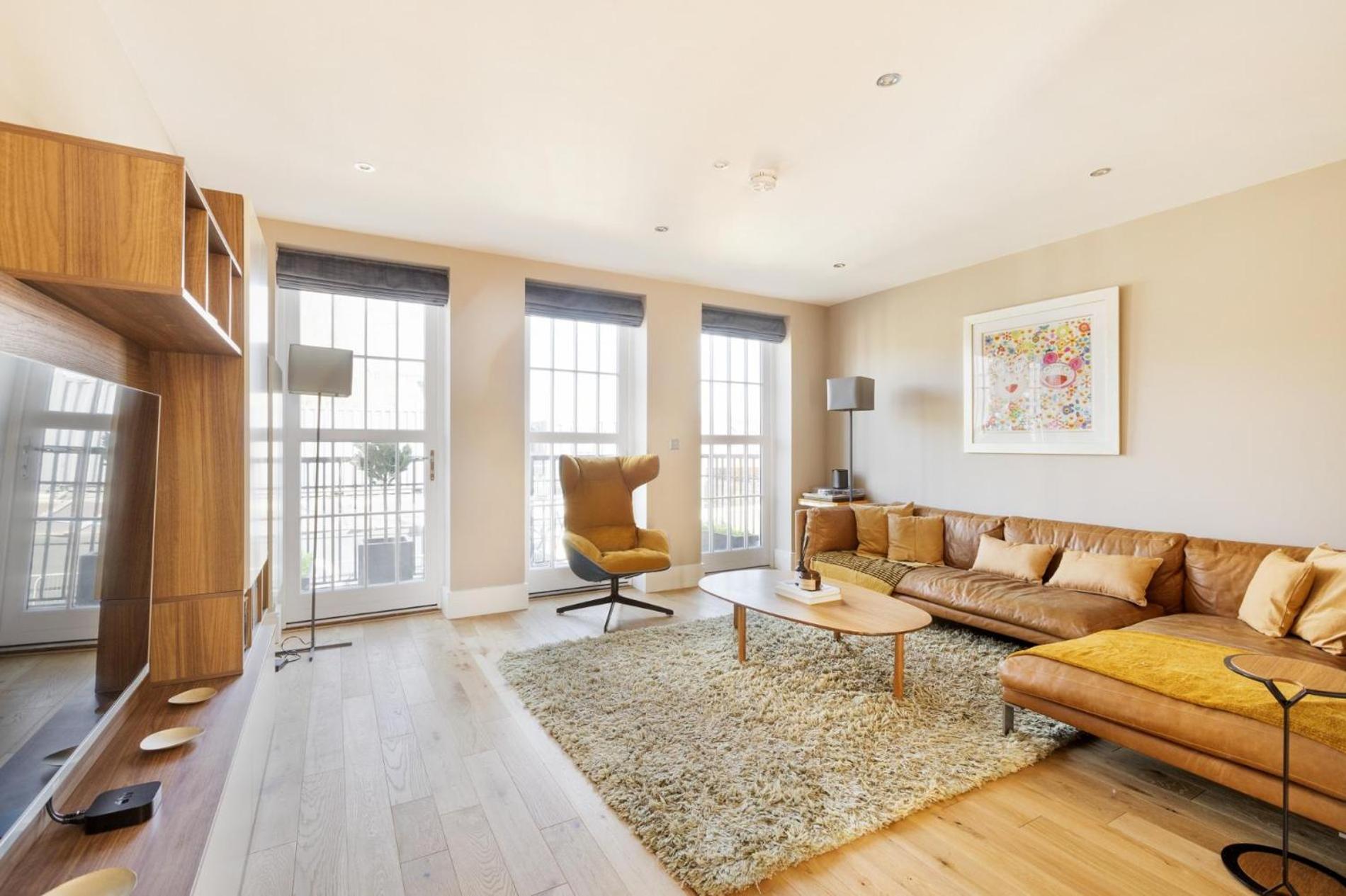 This City Needs Me 2 Bedroom Townhouse with Garden