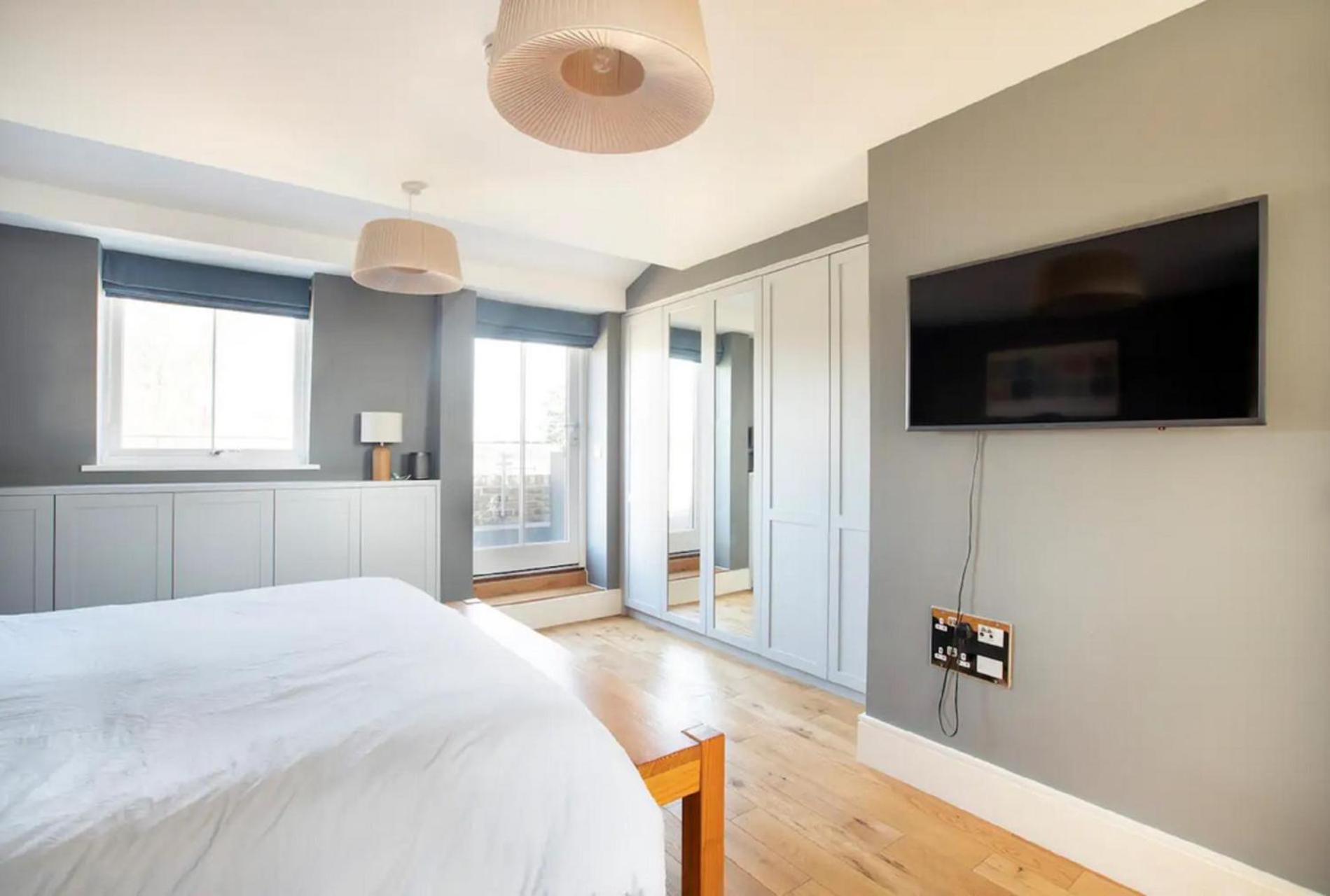 This City Needs Me 2 Bedroom Townhouse with Garden