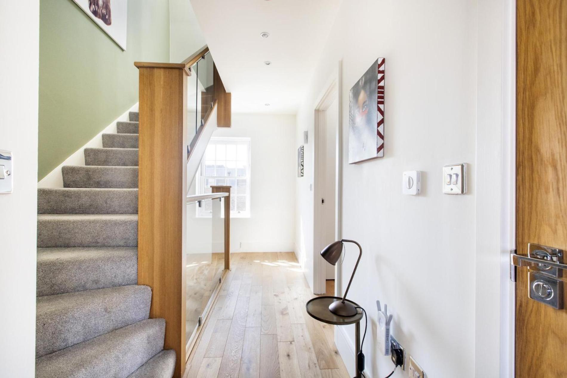 This City Needs Me 2 Bedroom Townhouse with Garden