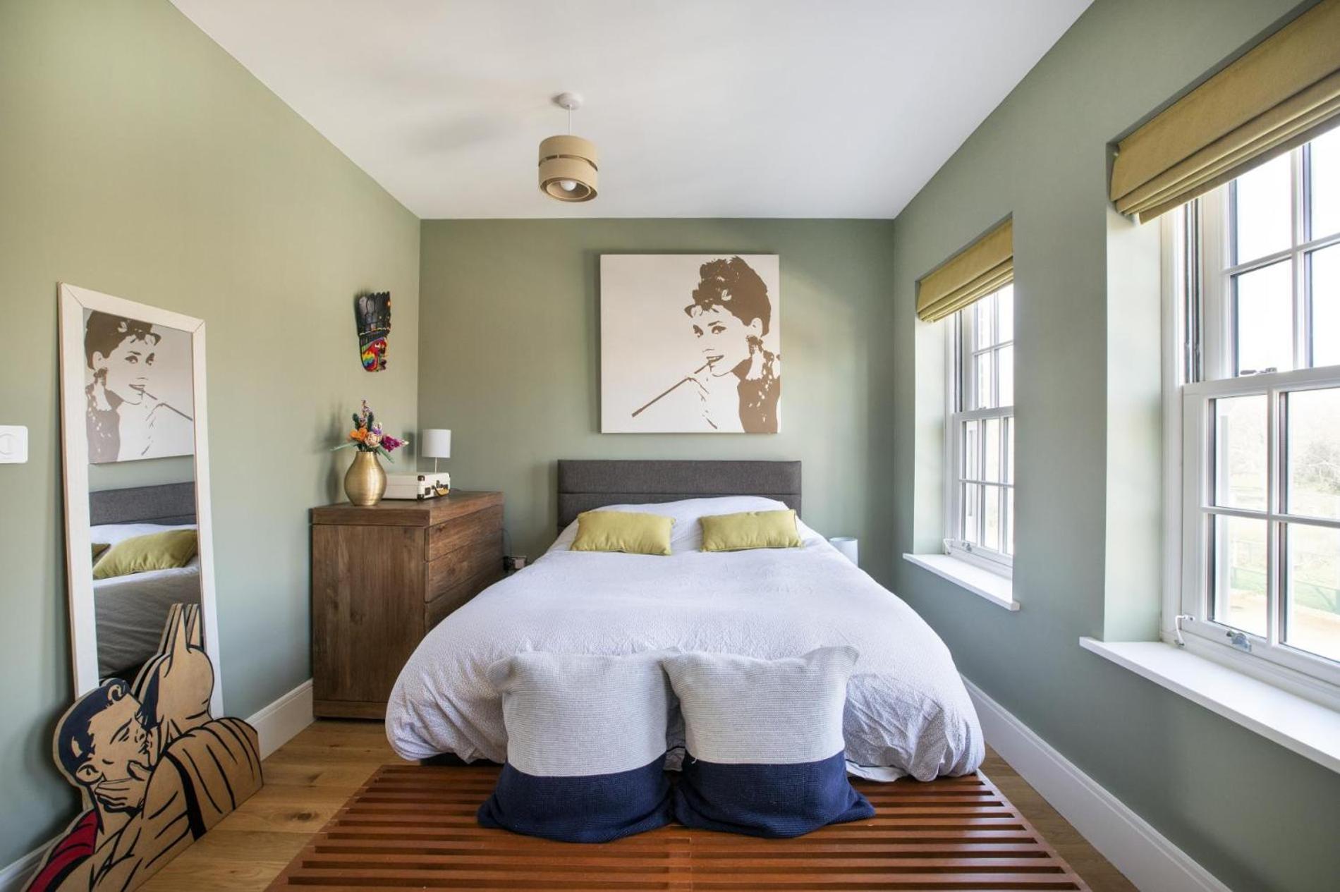 This City Needs Me 2 Bedroom Townhouse with Garden