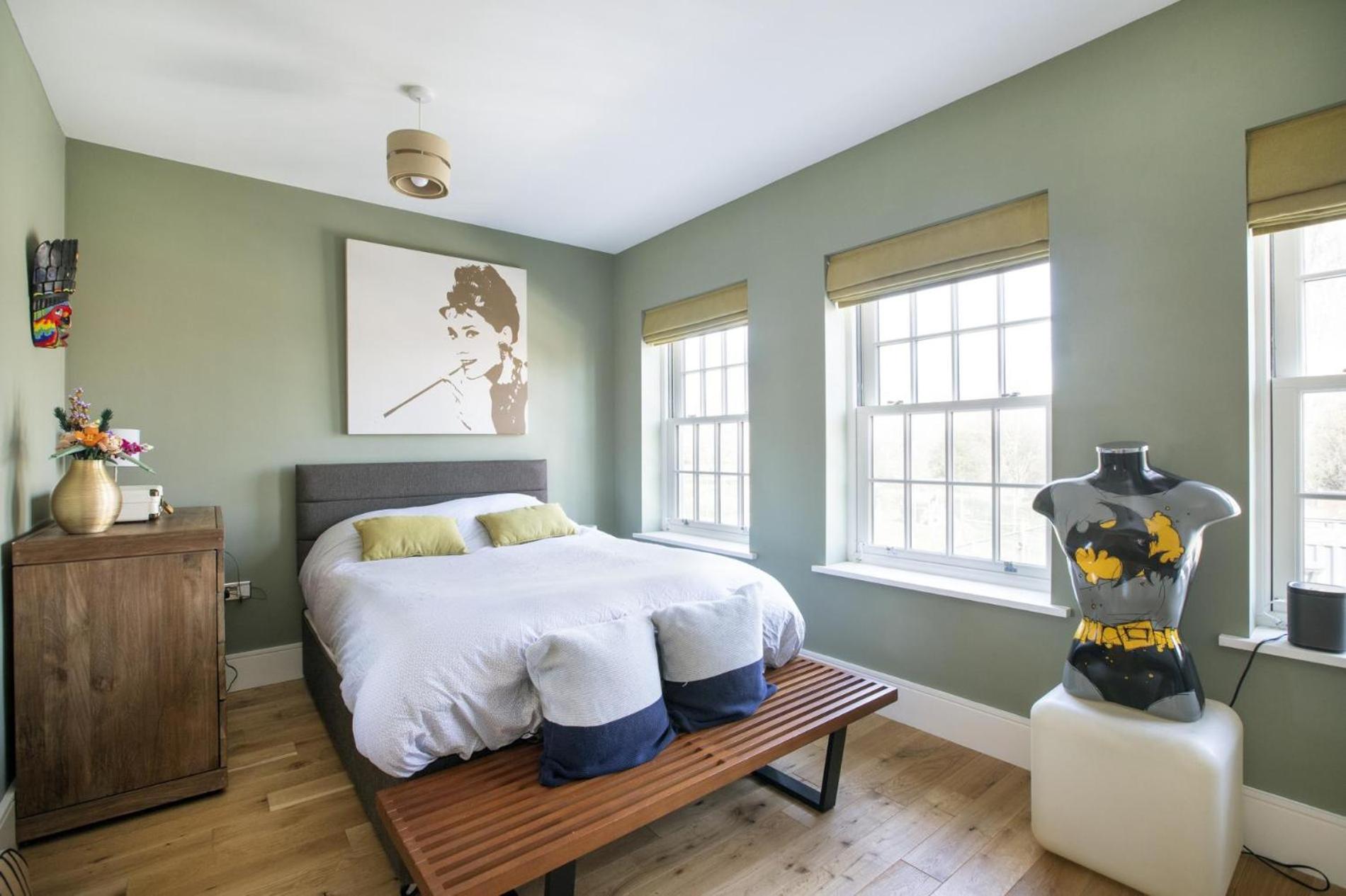 This City Needs Me 2 Bedroom Townhouse with Garden