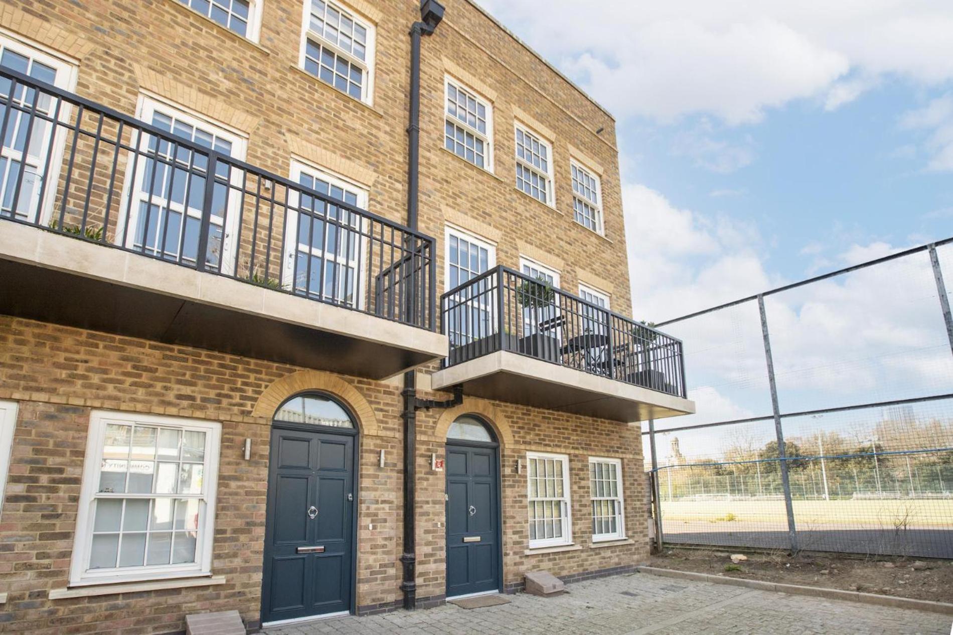 This City Needs Me 2 Bedroom Townhouse with Garden