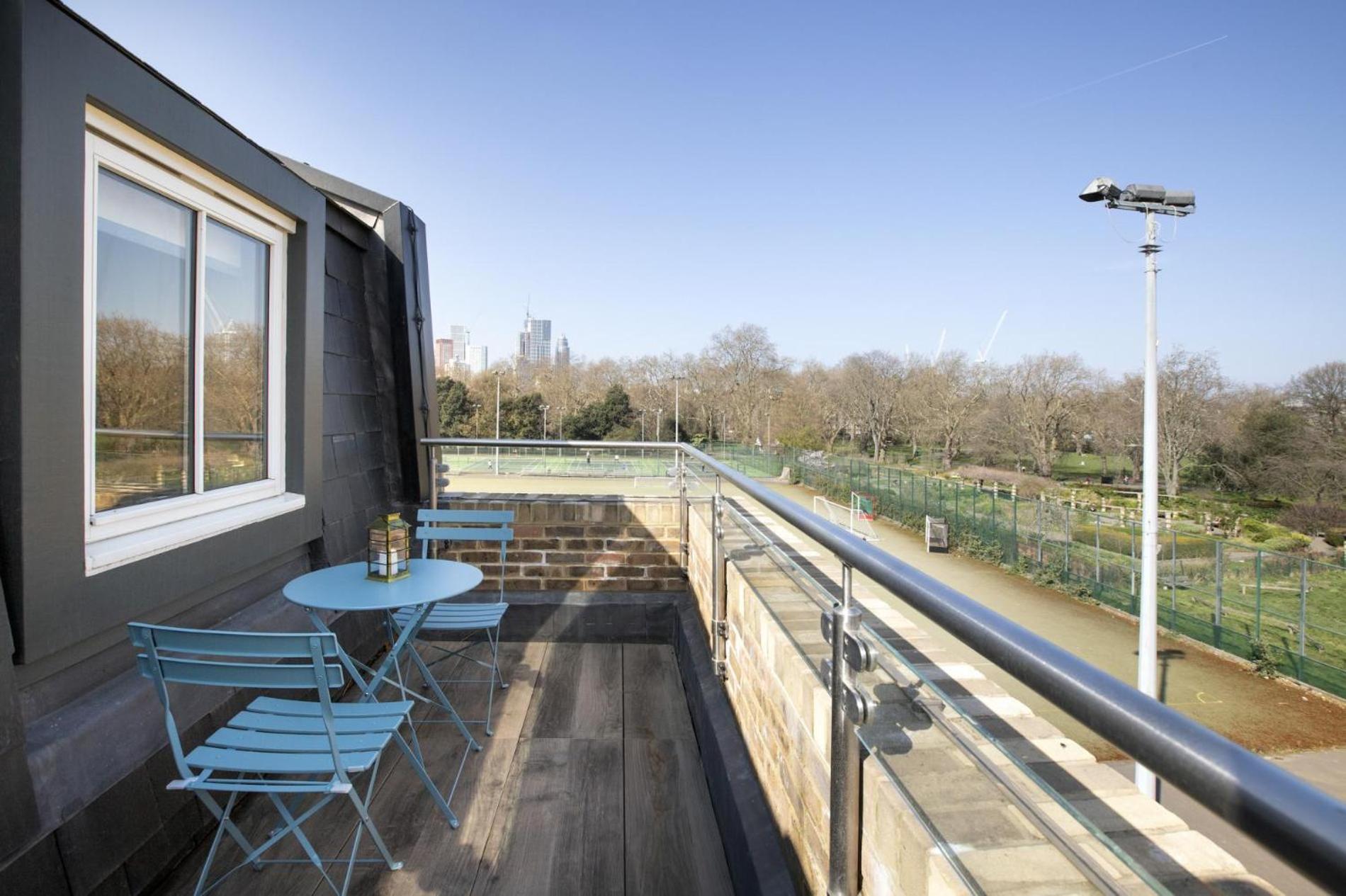 This City Needs Me 2 Bedroom Townhouse with Garden
