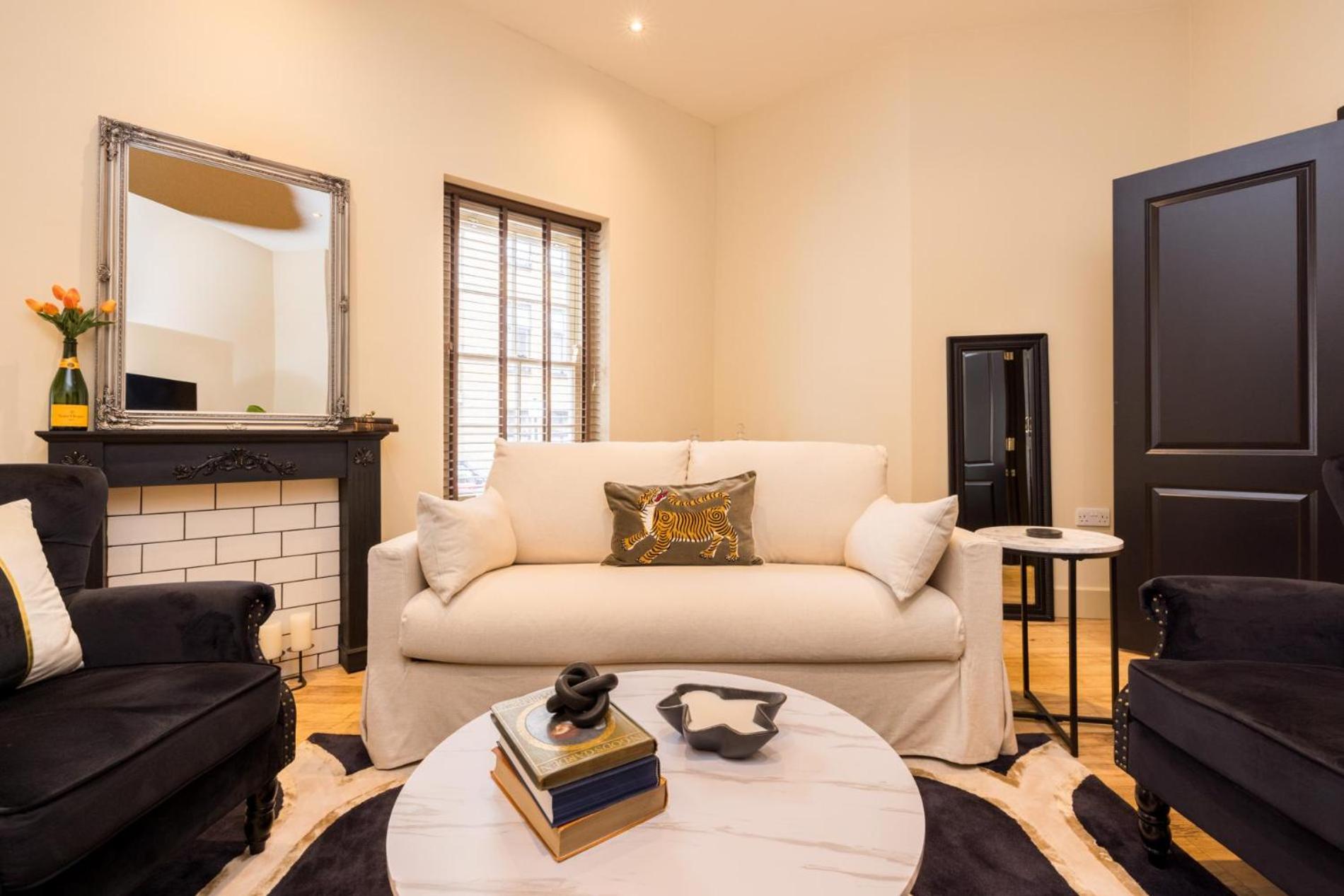 London Muse 1 Bedroom Apartment in Belgravia view 3