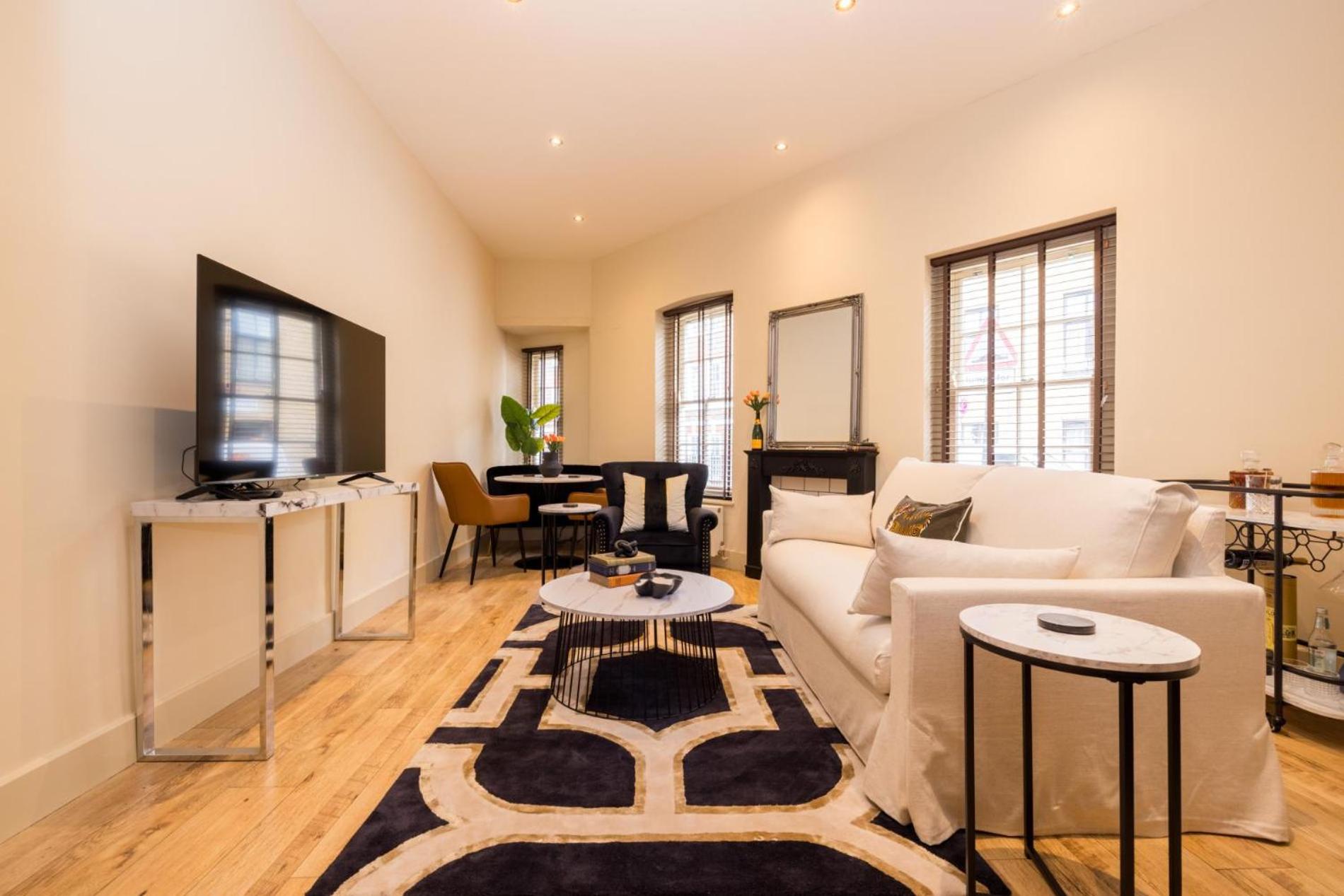 London Muse 1 Bedroom Apartment in Belgravia view 2