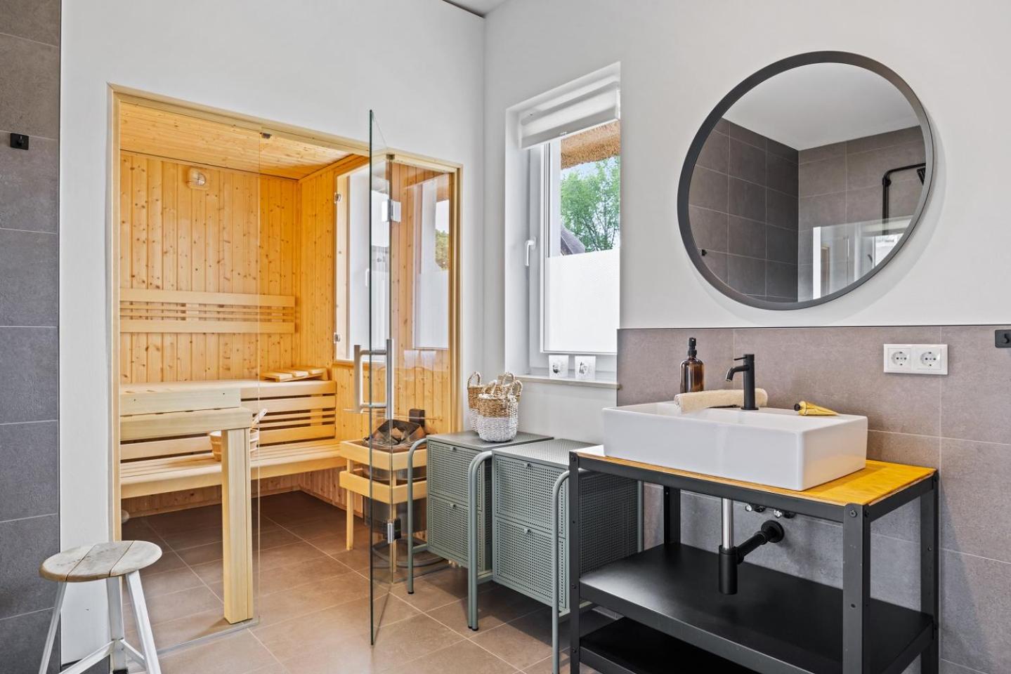 Wanderfalke - Ferienhaus mit Kamin und Sauna für 8 Personen
