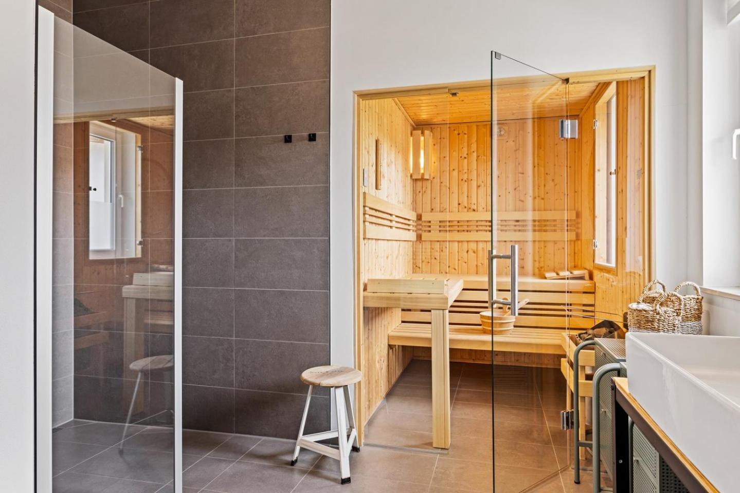 Wanderfalke - Ferienhaus mit Kamin und Sauna für 8 Personen