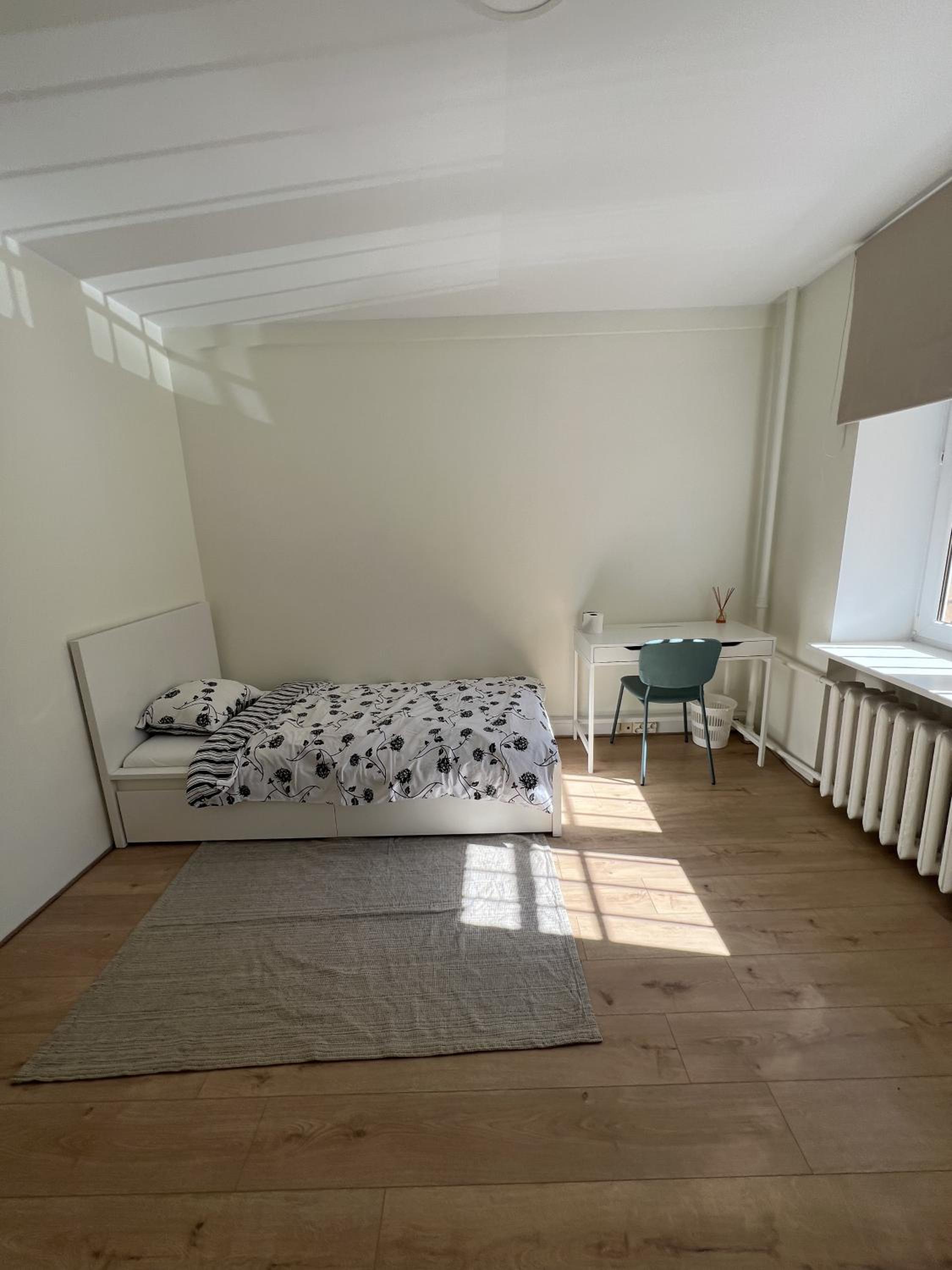 Peaceful Room in Shared Flat Close to Old Town view 2