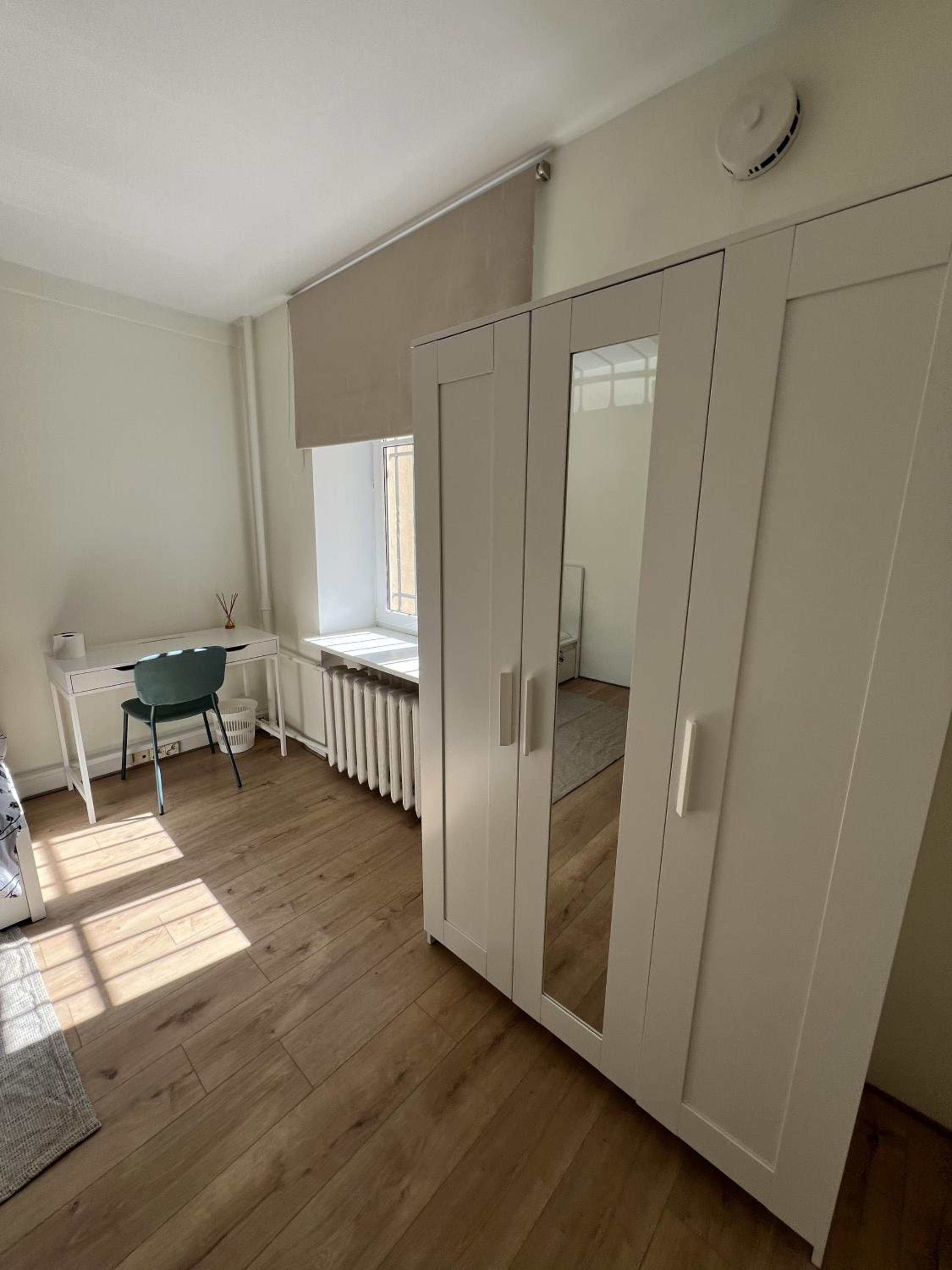 Peaceful Room in Shared Flat Close to Old Town view 3