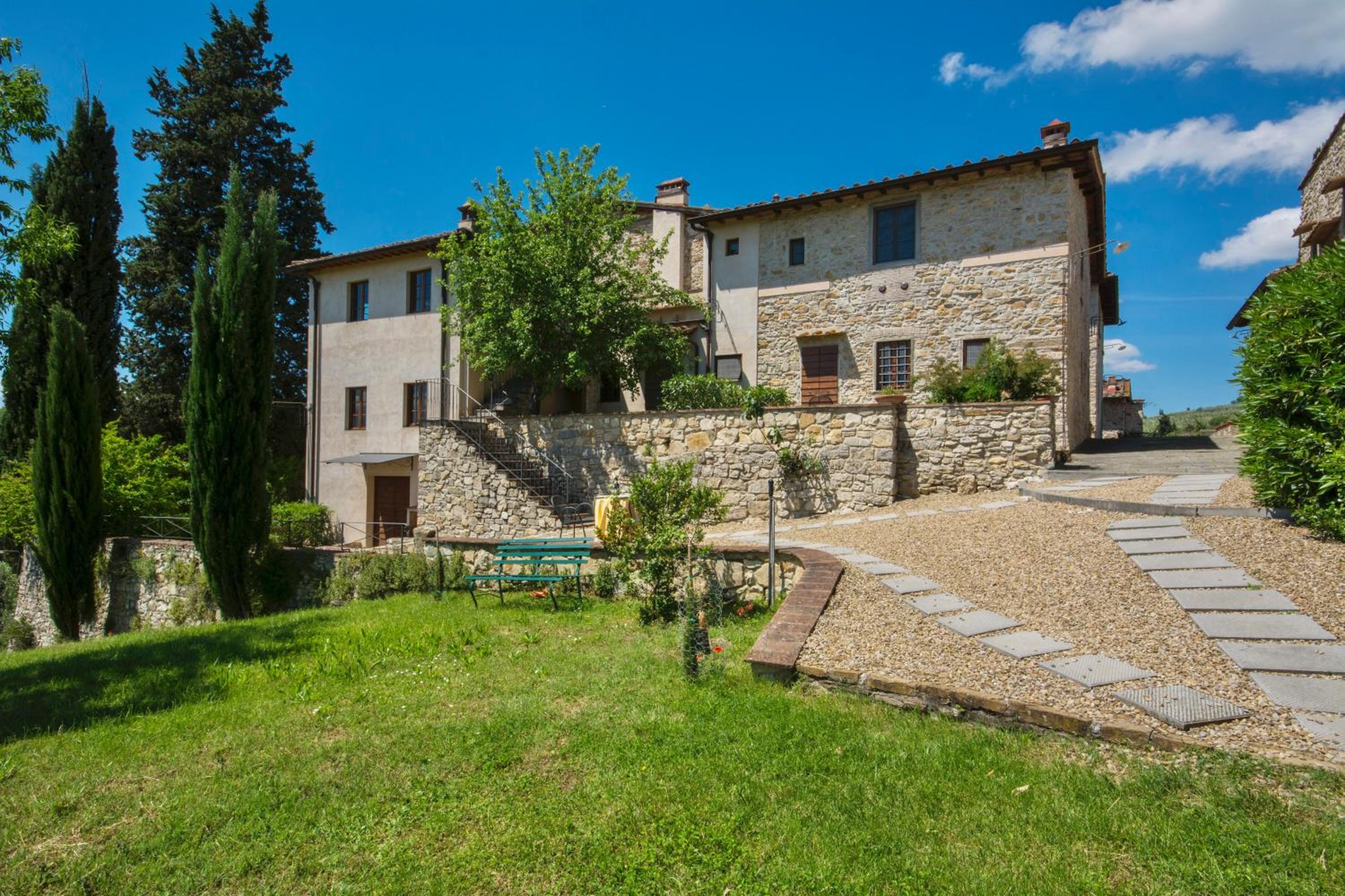 Apartments with 3 beds, air conditioning and private outdoor space in a residence with swimming pool not far from Florence