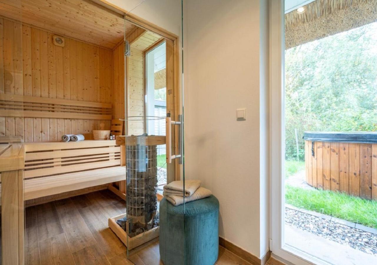 Reetsnacker - Ferienhaus mit Kamin, Sauna und Whirpool für 8 Personen