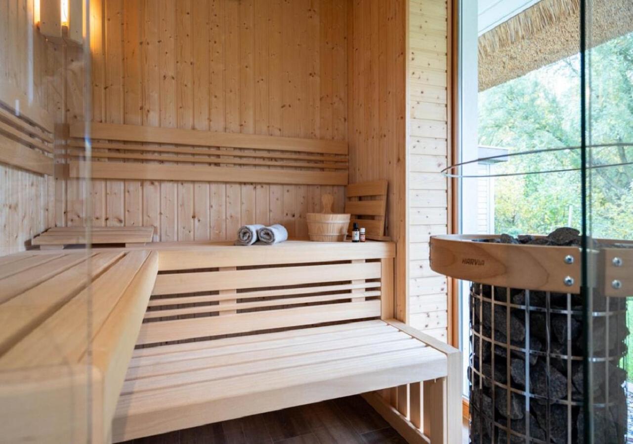 Reetsnacker - Ferienhaus mit Kamin, Sauna und Whirpool für 8 Personen