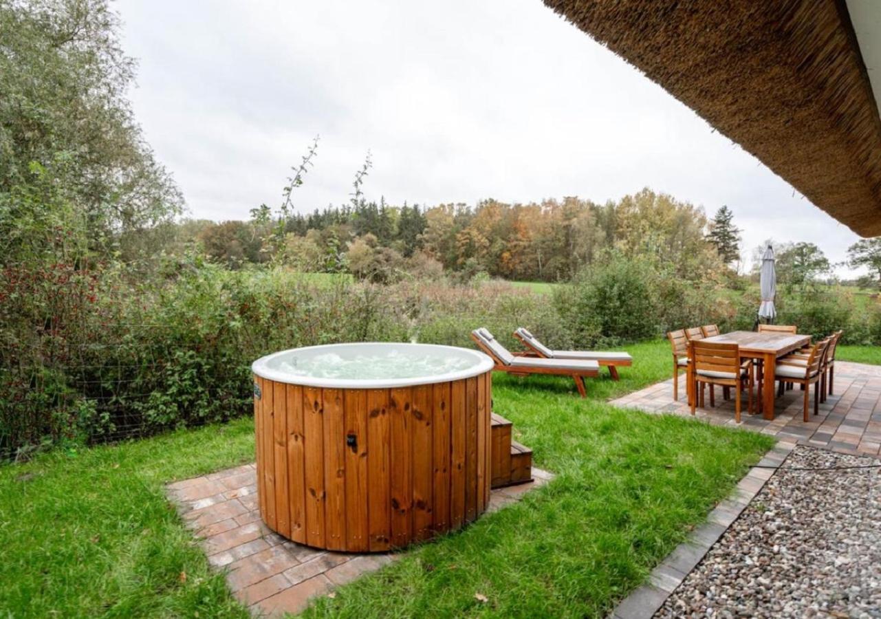 Reetsnacker - Ferienhaus mit Kamin, Sauna und Whirpool für 8 Personen