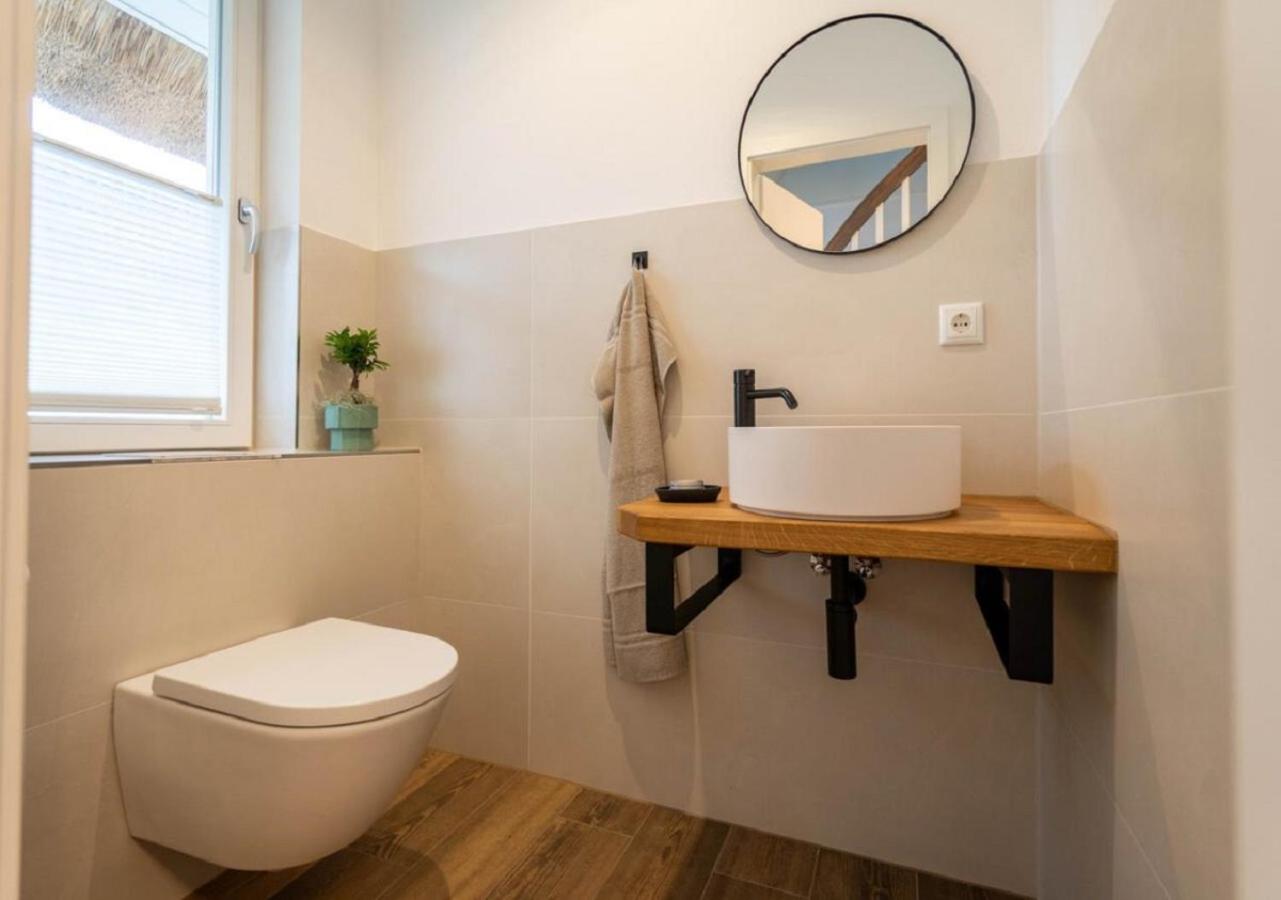 Reetsnacker - Ferienhaus mit Kamin, Sauna und Whirpool für 8 Personen