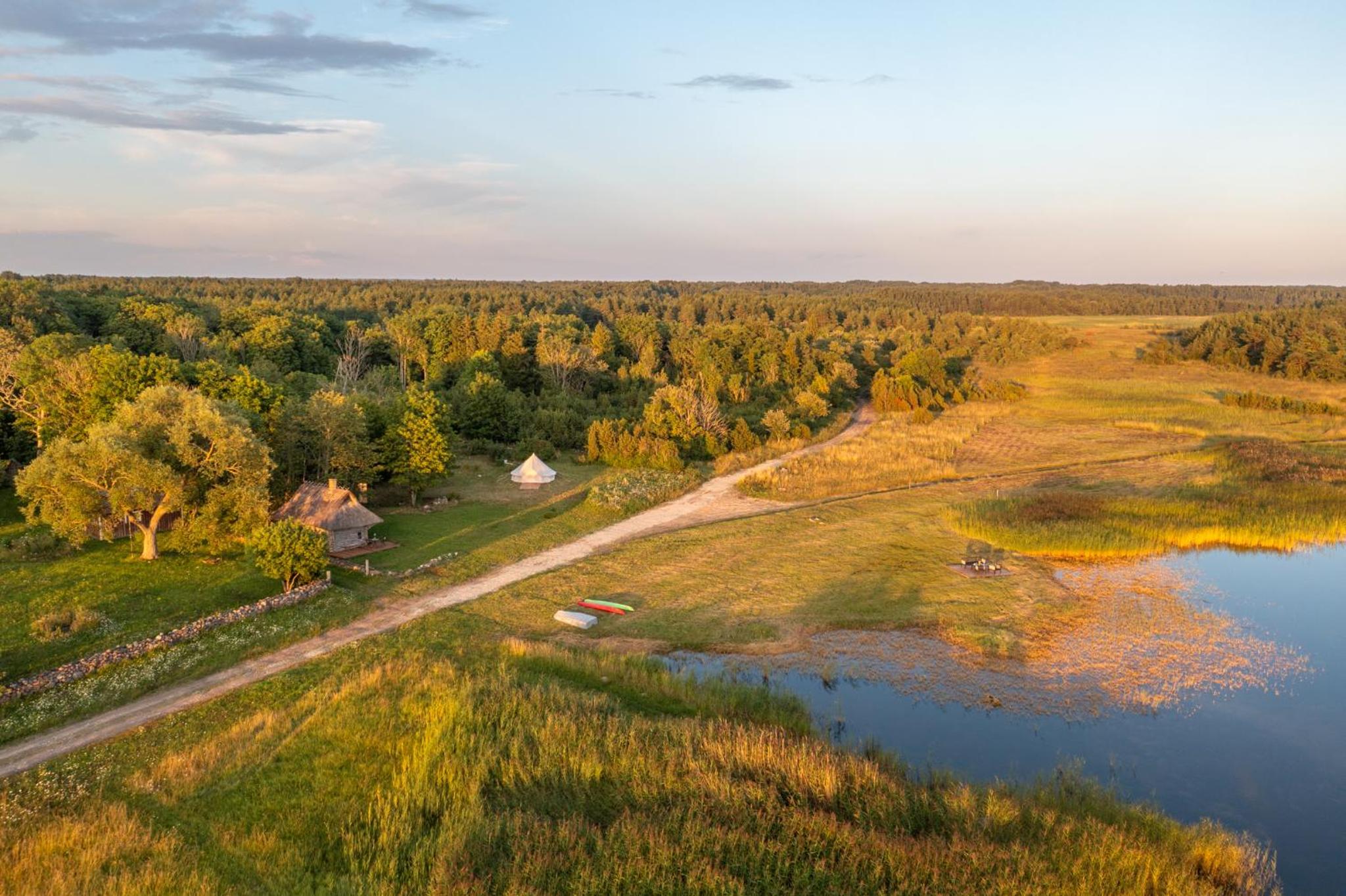 Privaatne glamping, saun ja köögiga maja mere kaldal