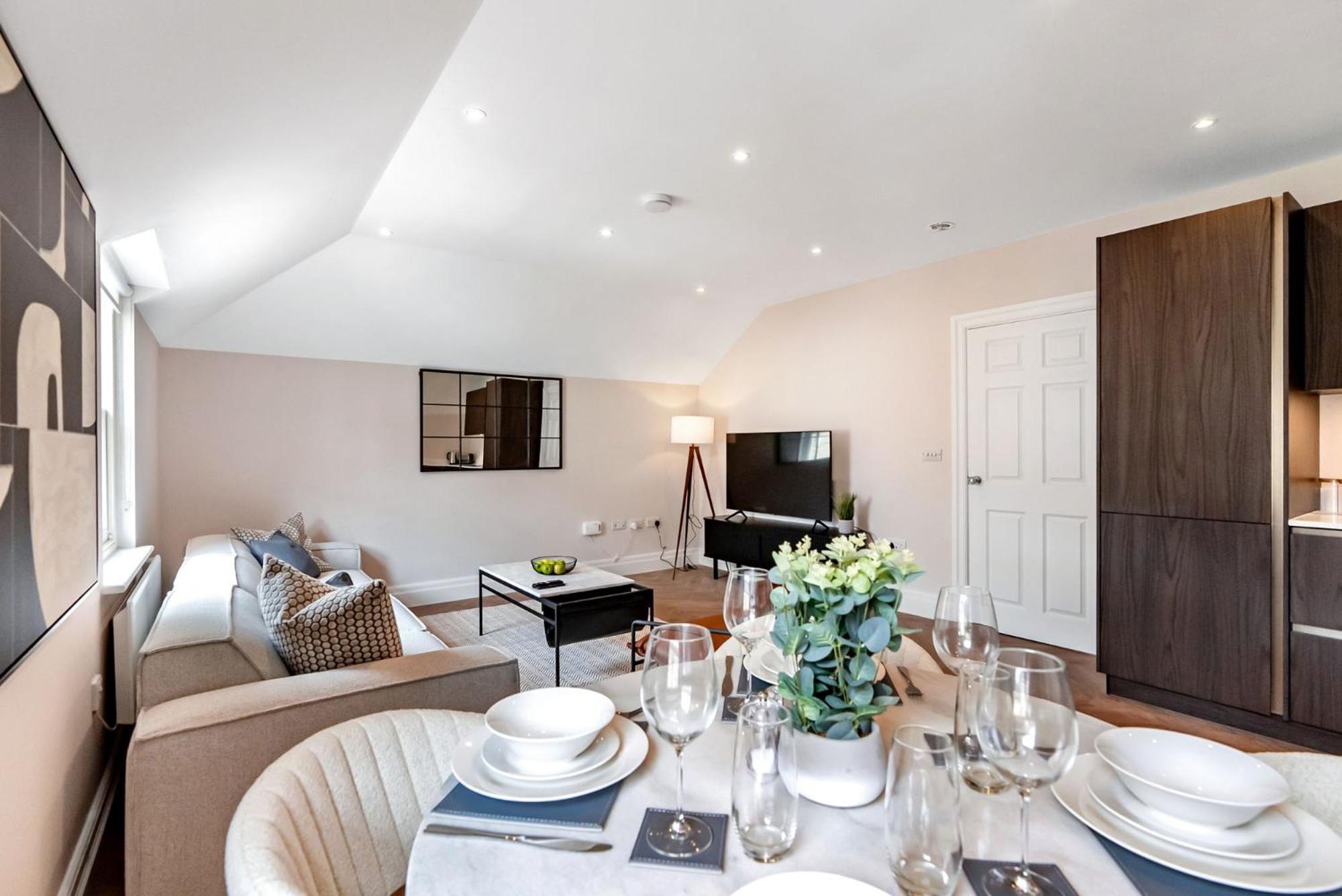Tailored Stays - Central Cambridge, Warkworth Lodge