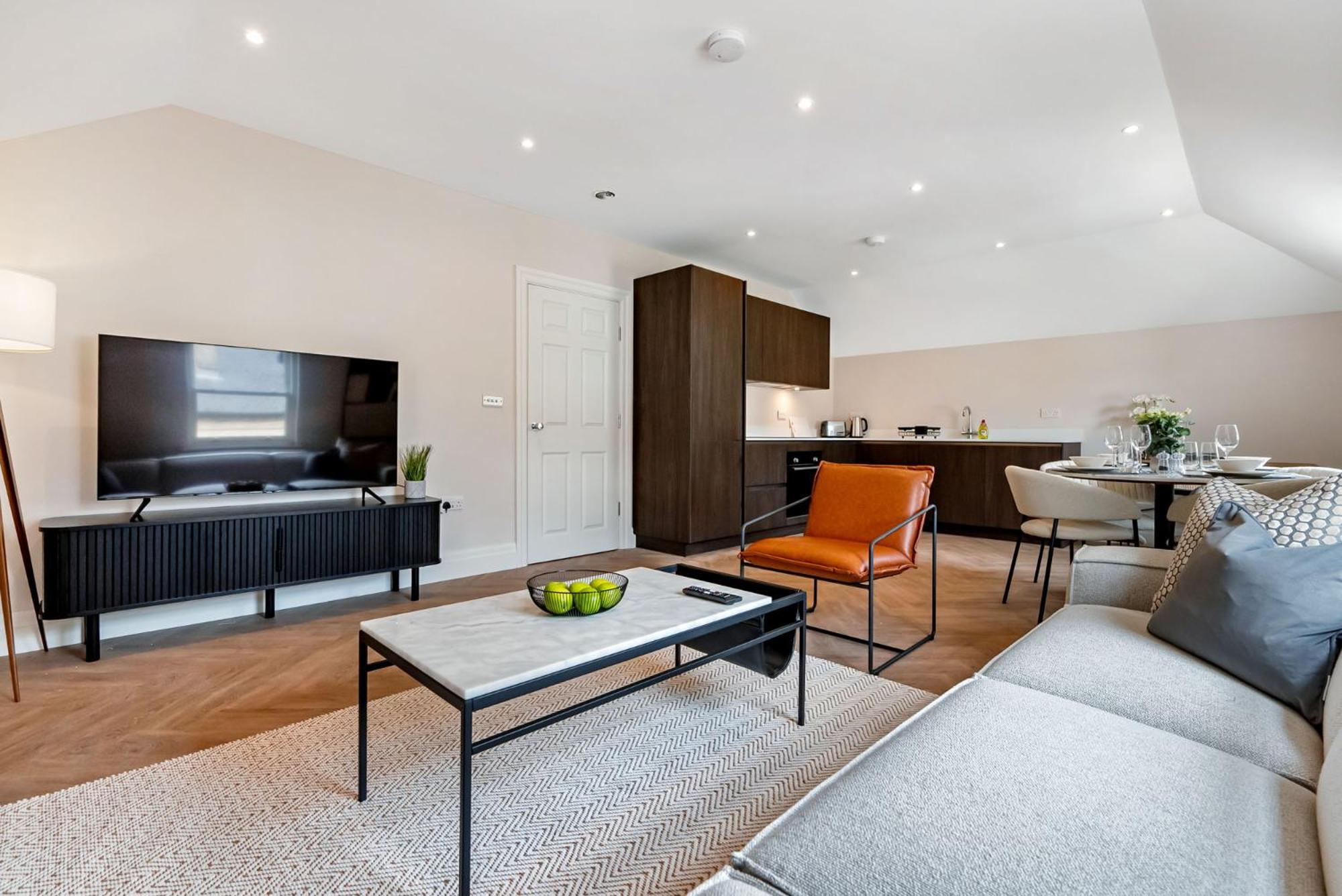 Tailored Stays - Central Cambridge, Warkworth Lodge