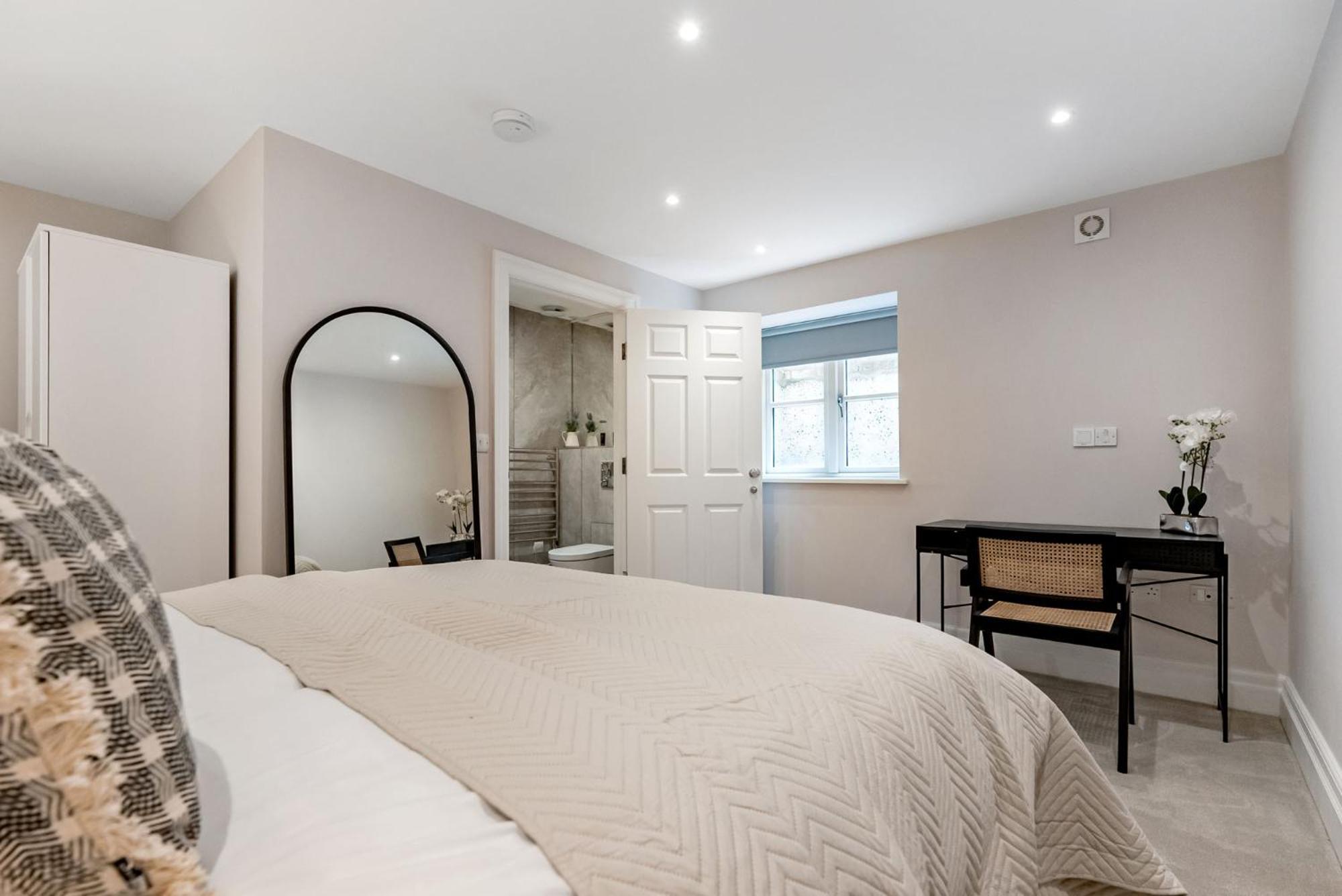 Tailored Stays - Central Cambridge, Warkworth Lodge