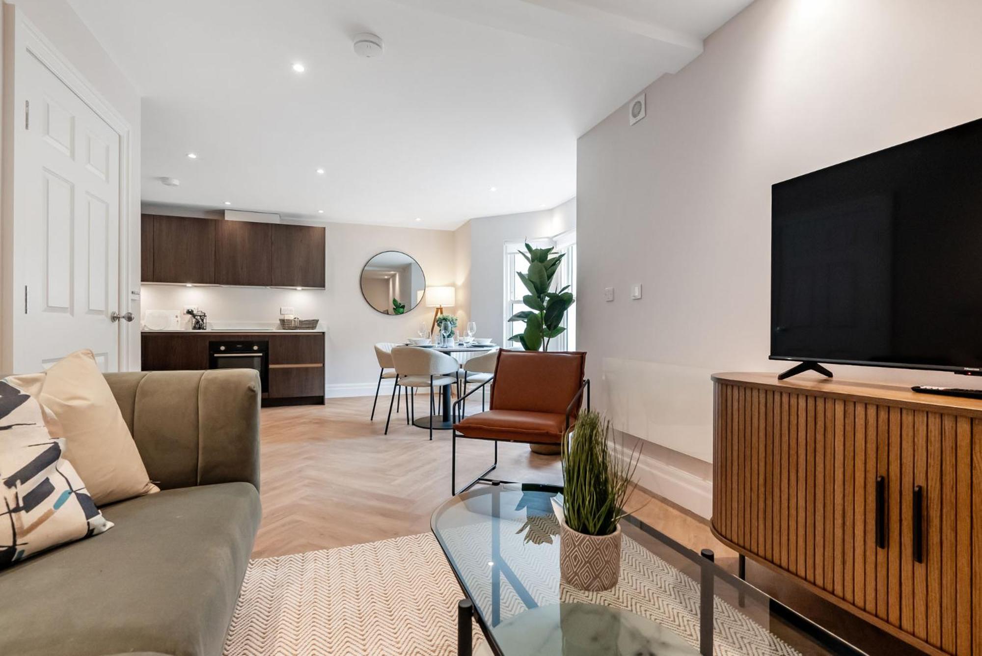 Tailored Stays - Central Cambridge, Warkworth Lodge