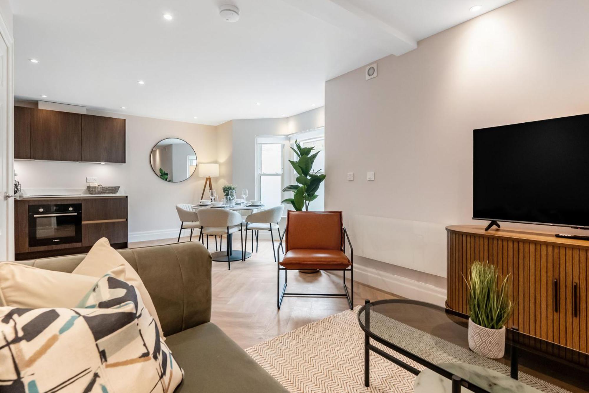 Tailored Stays - Central Cambridge, Warkworth Lodge