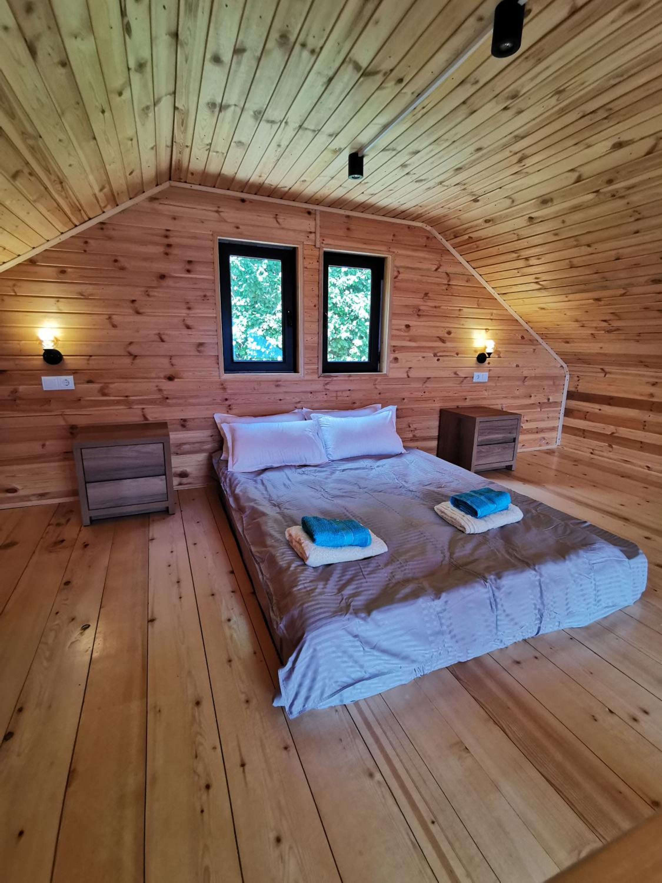 Heshkili Cottages
