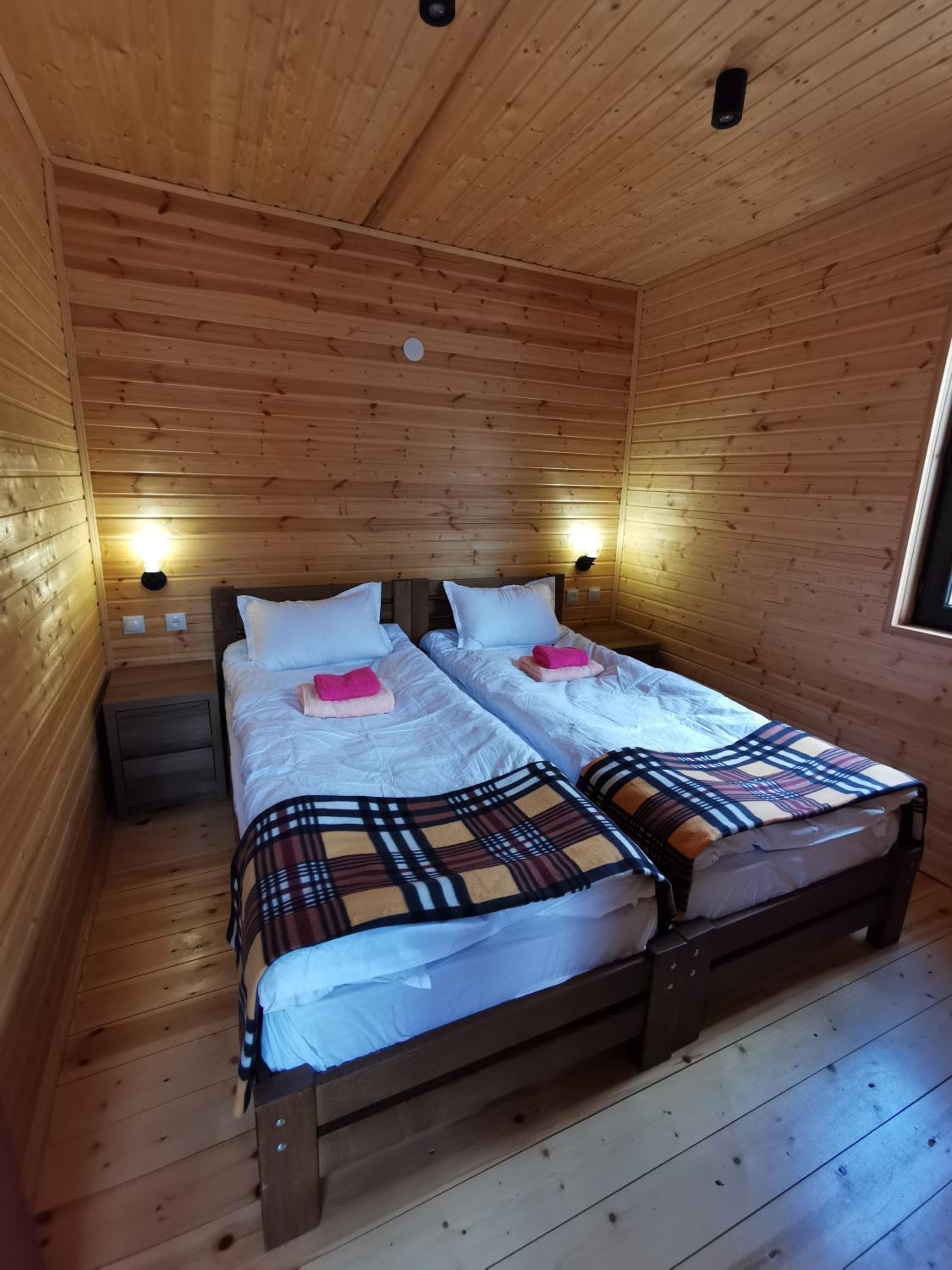 Heshkili Cottages