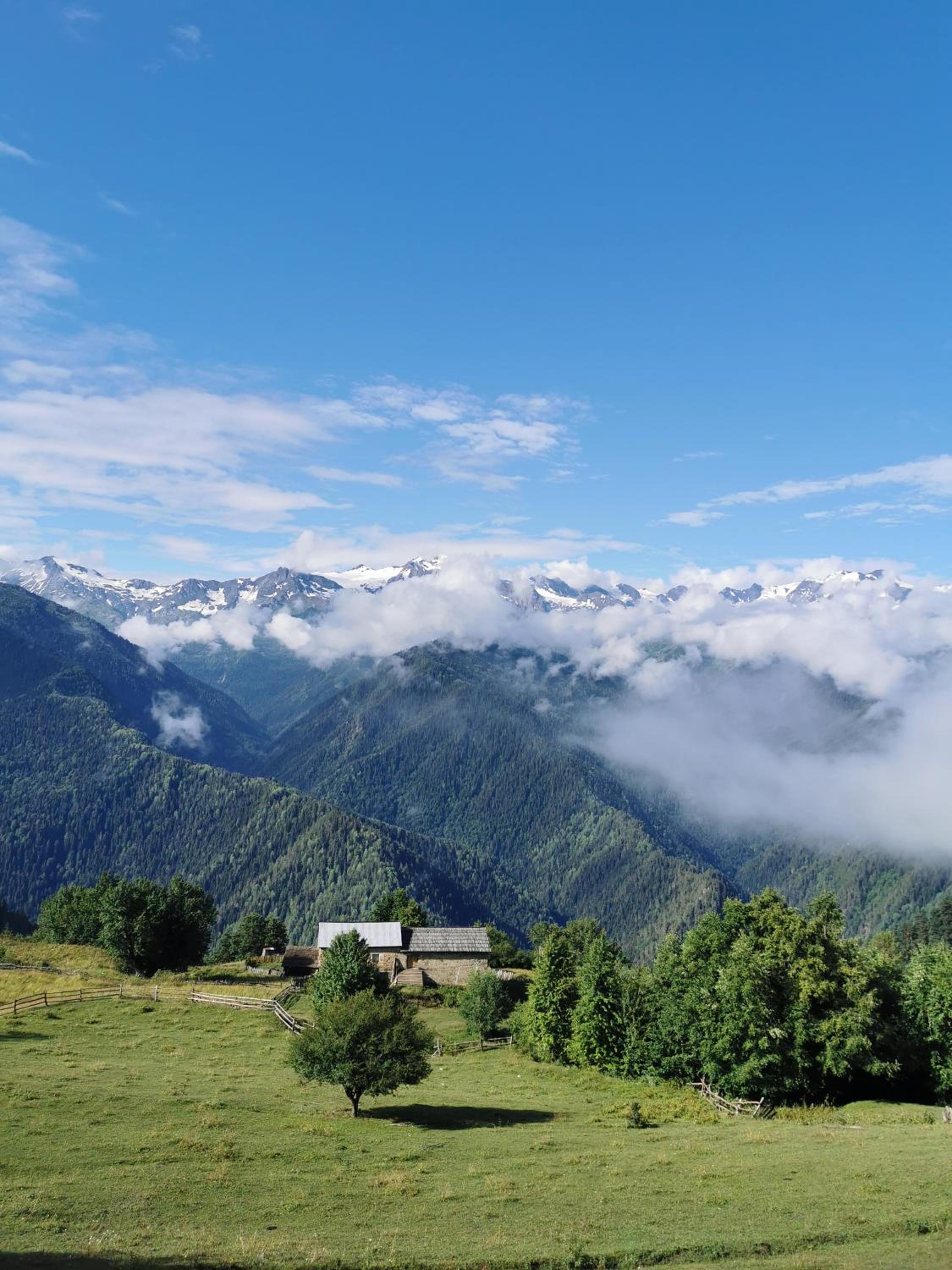 Heshkili Cottages