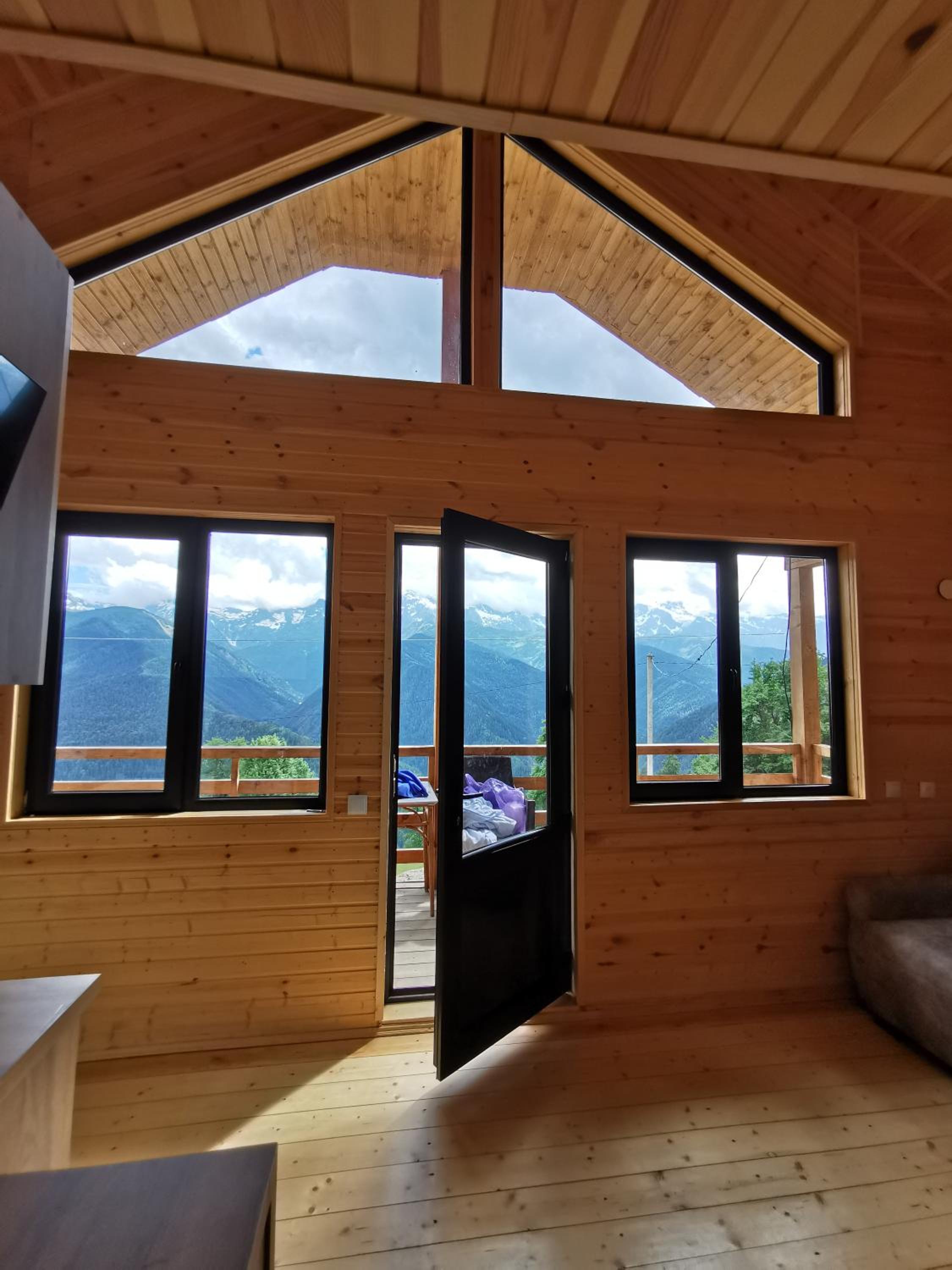Heshkili Cottages