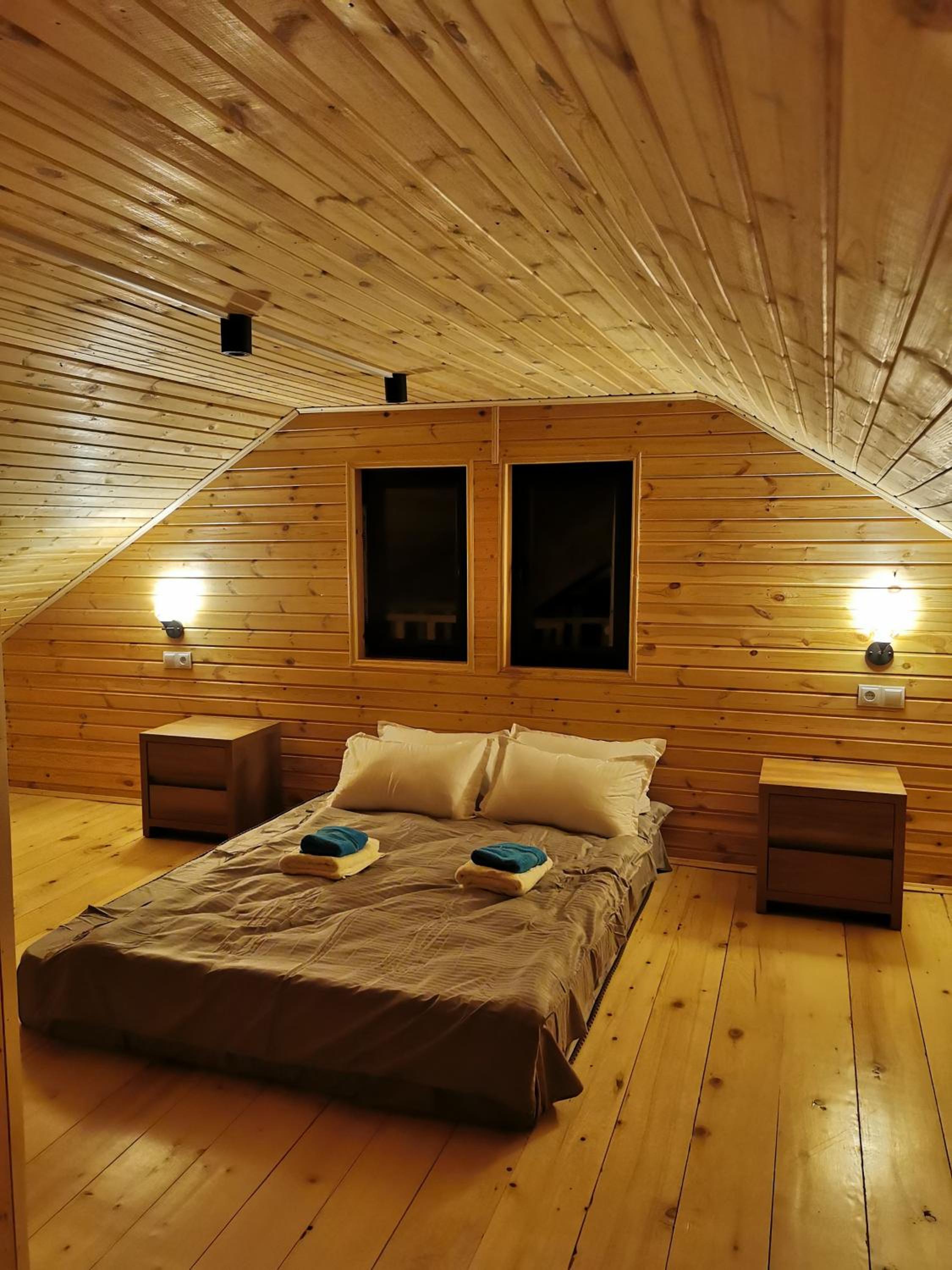 Heshkili Cottages