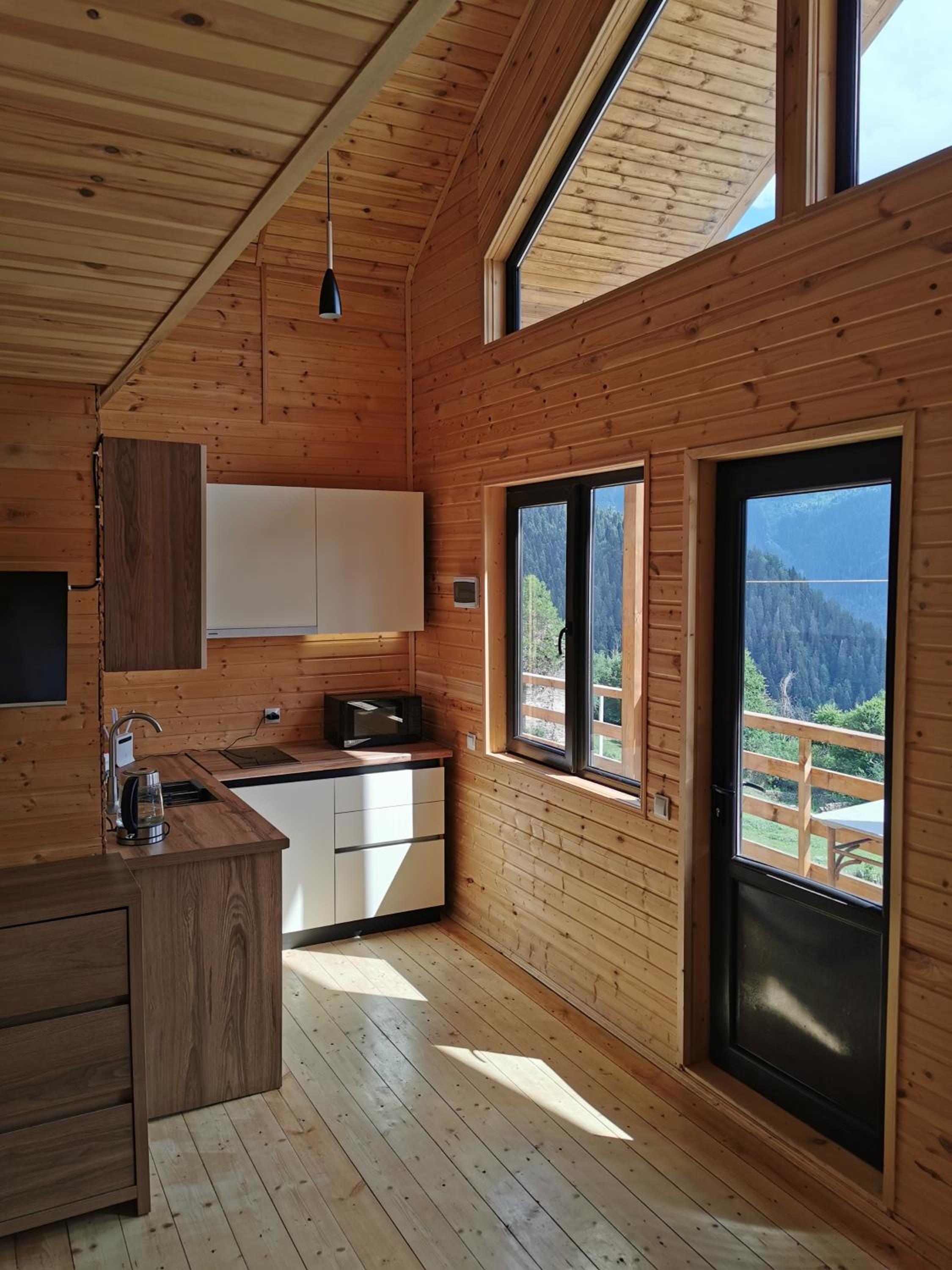 Heshkili Cottages