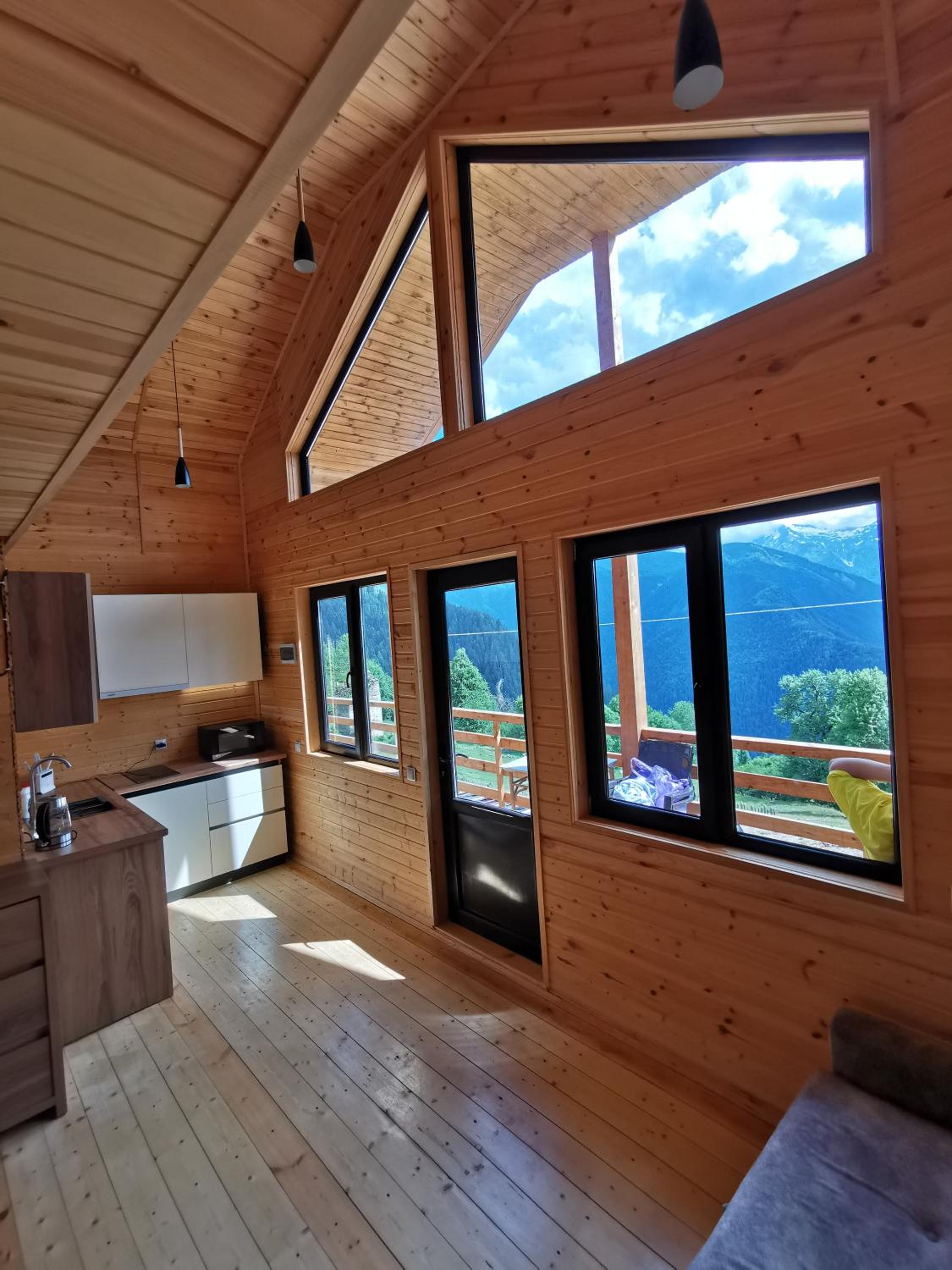 Heshkili Cottages