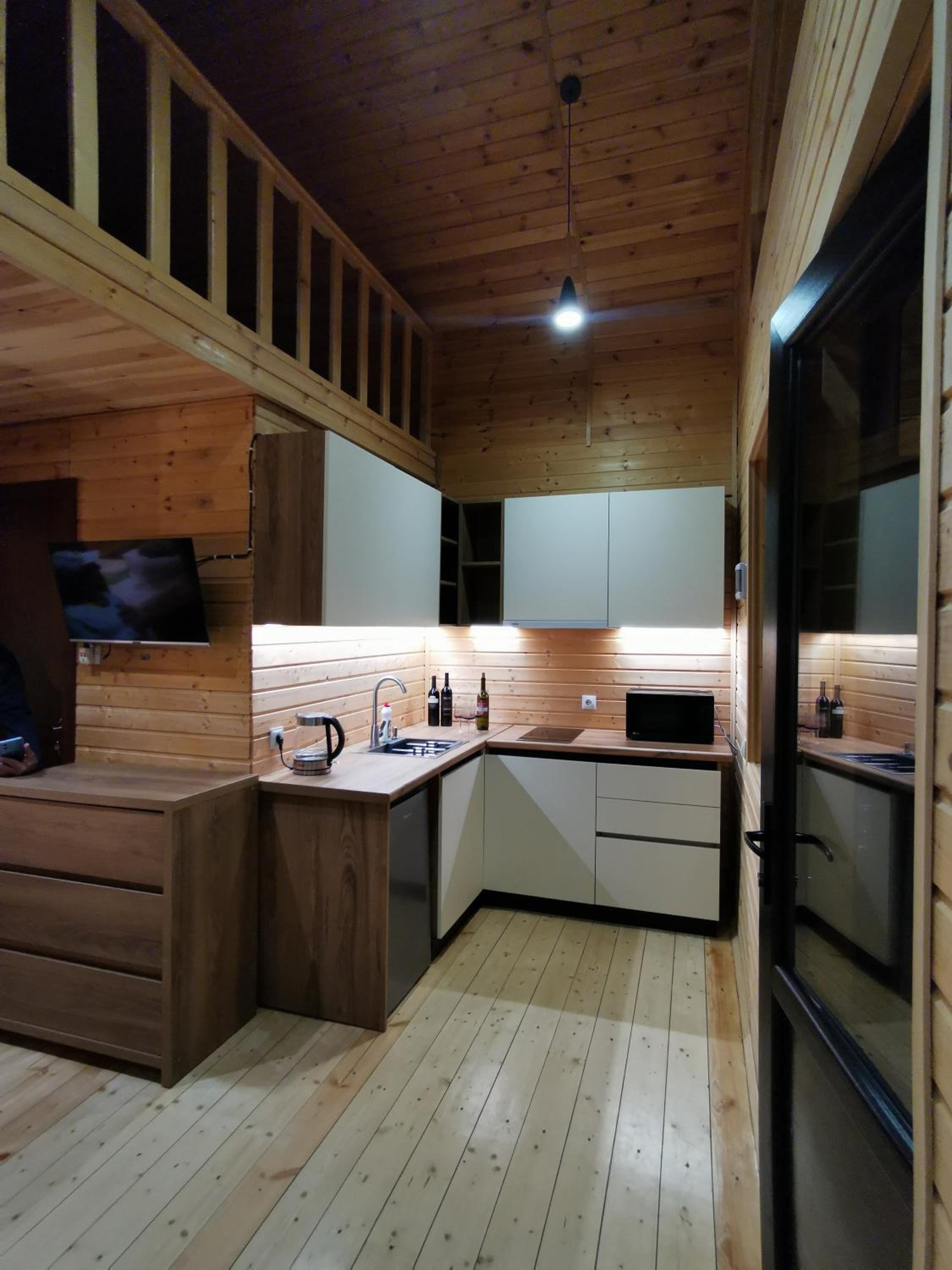 Heshkili Cottages
