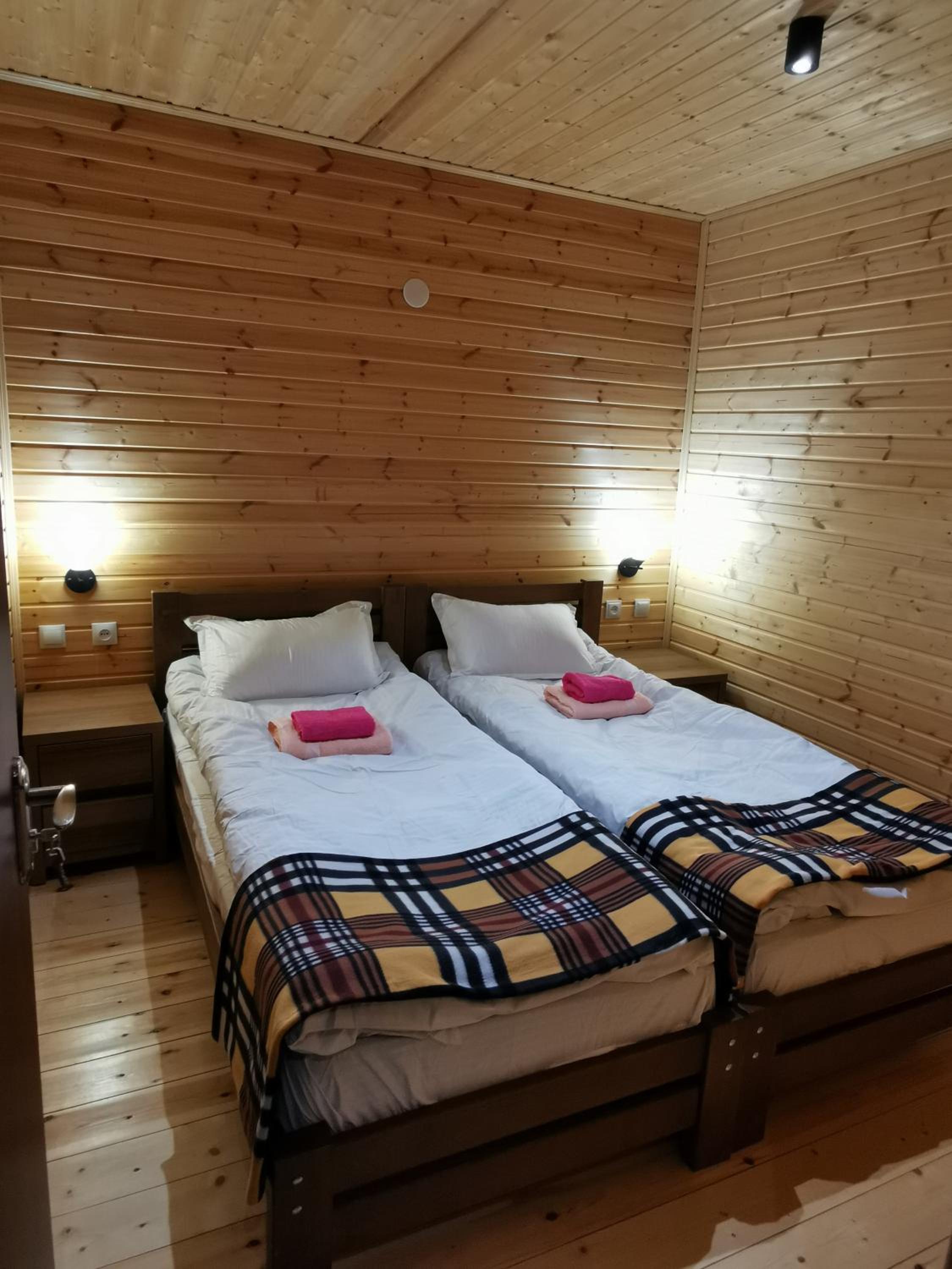 Heshkili Cottages