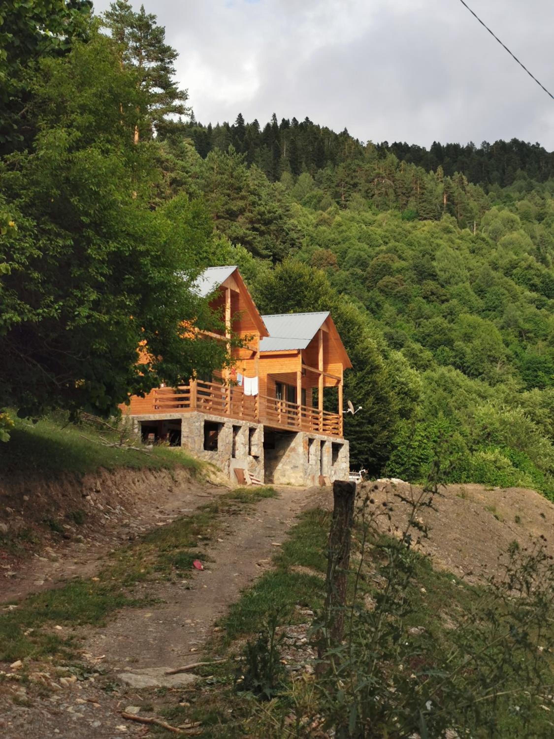 Heshkili Cottages