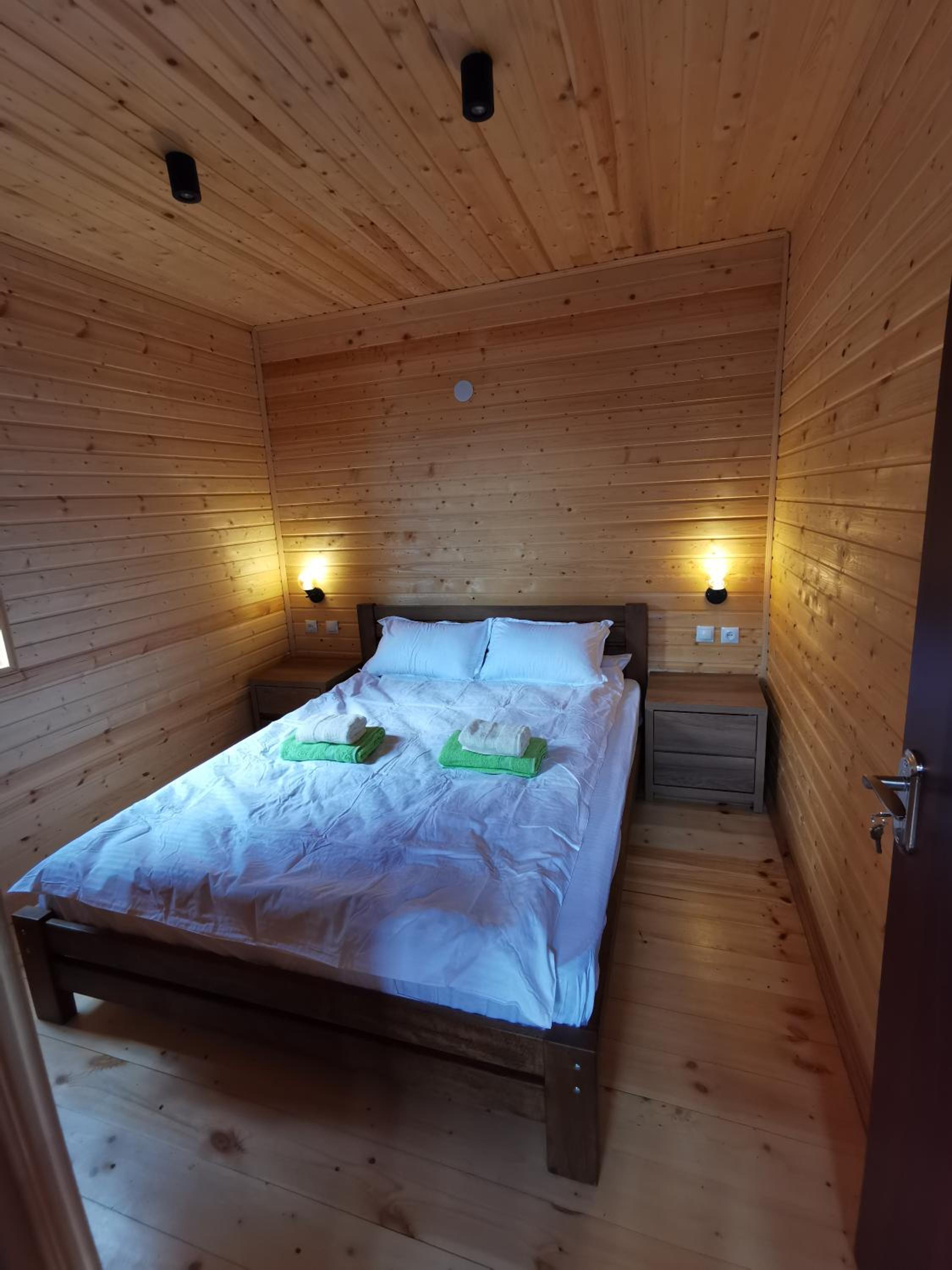 Heshkili Cottages