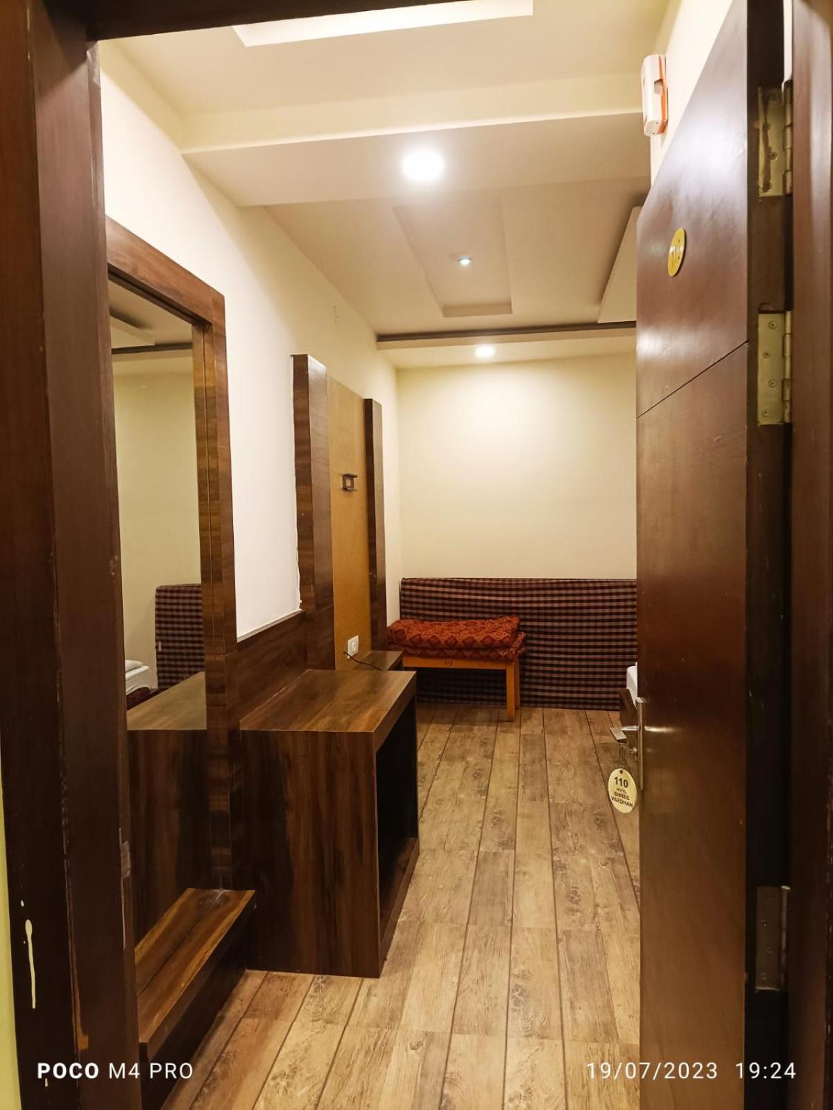 Hotel Shri Vardhan view 3