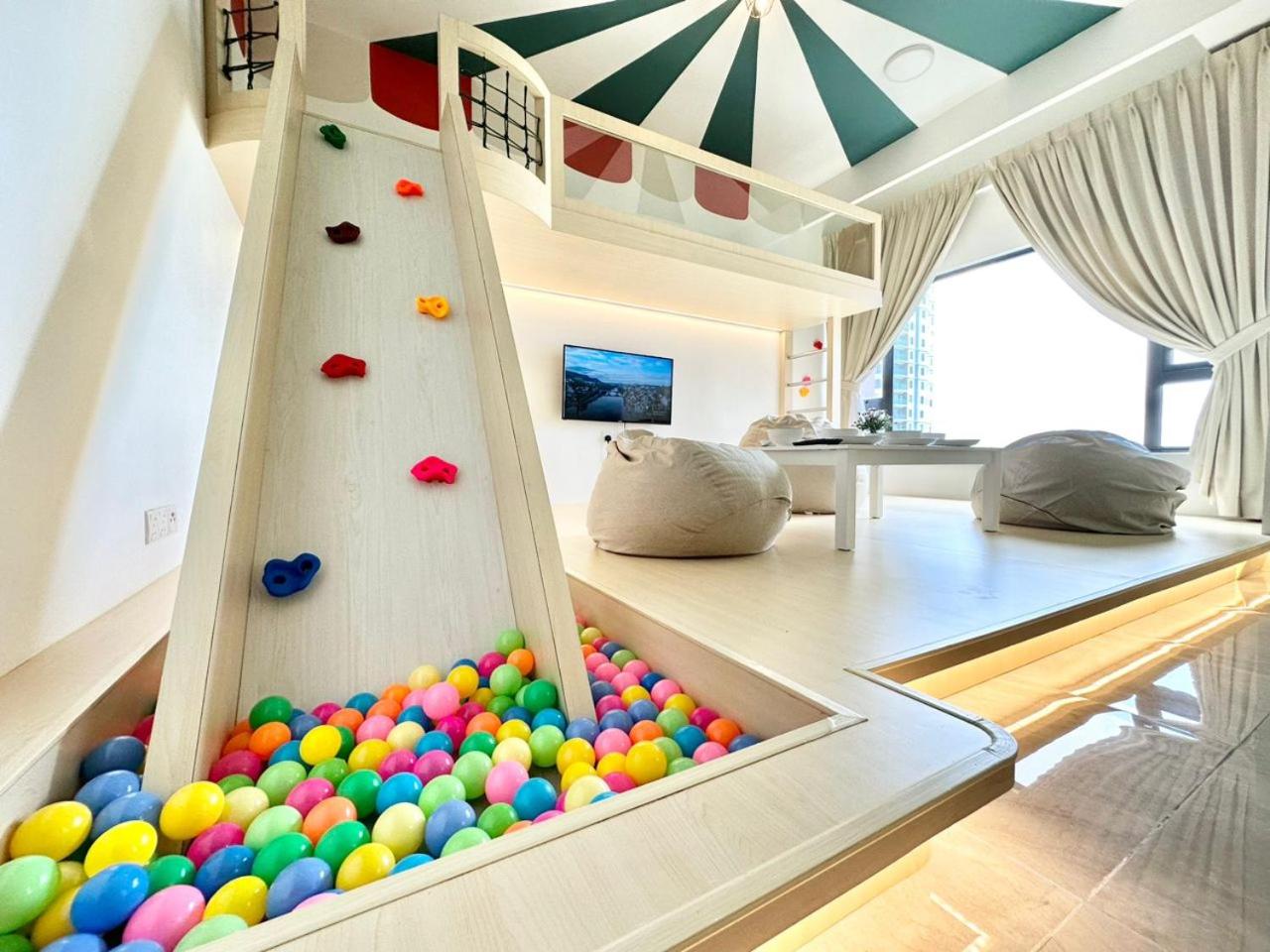 Imperio Residence Playful Palace by MJ Holiday photo 8