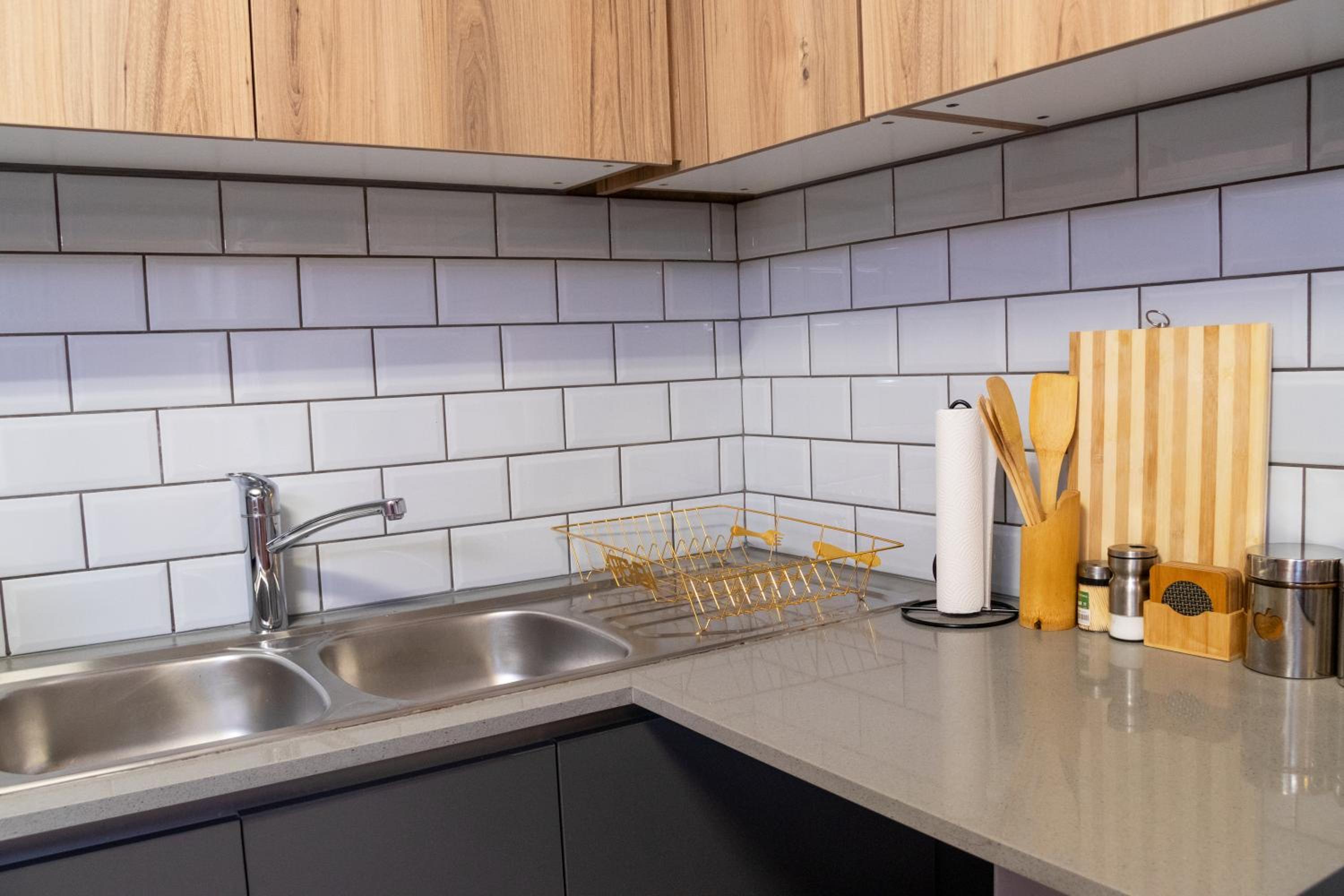 Secure 1 Bedroom Apartment in Midrand, Waterfall City - Lock Up and Go - Free WIFI and Parking - 8 Elizabeth Place