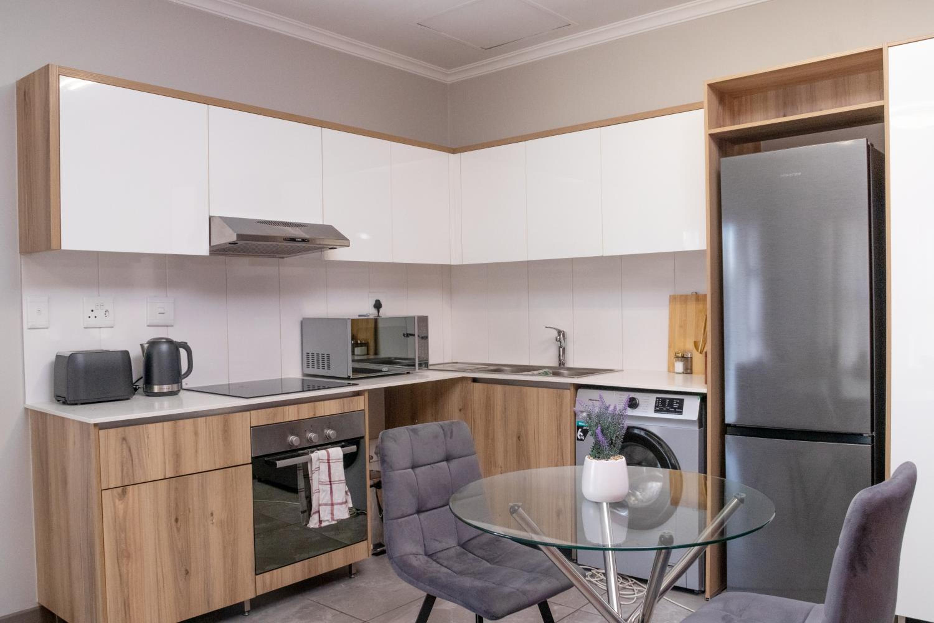 Secure 1 Bedroom Apartment in Midrand, Waterfall City - Lock Up and Go - Free WIFI and Parking - 8 Elizabeth Place