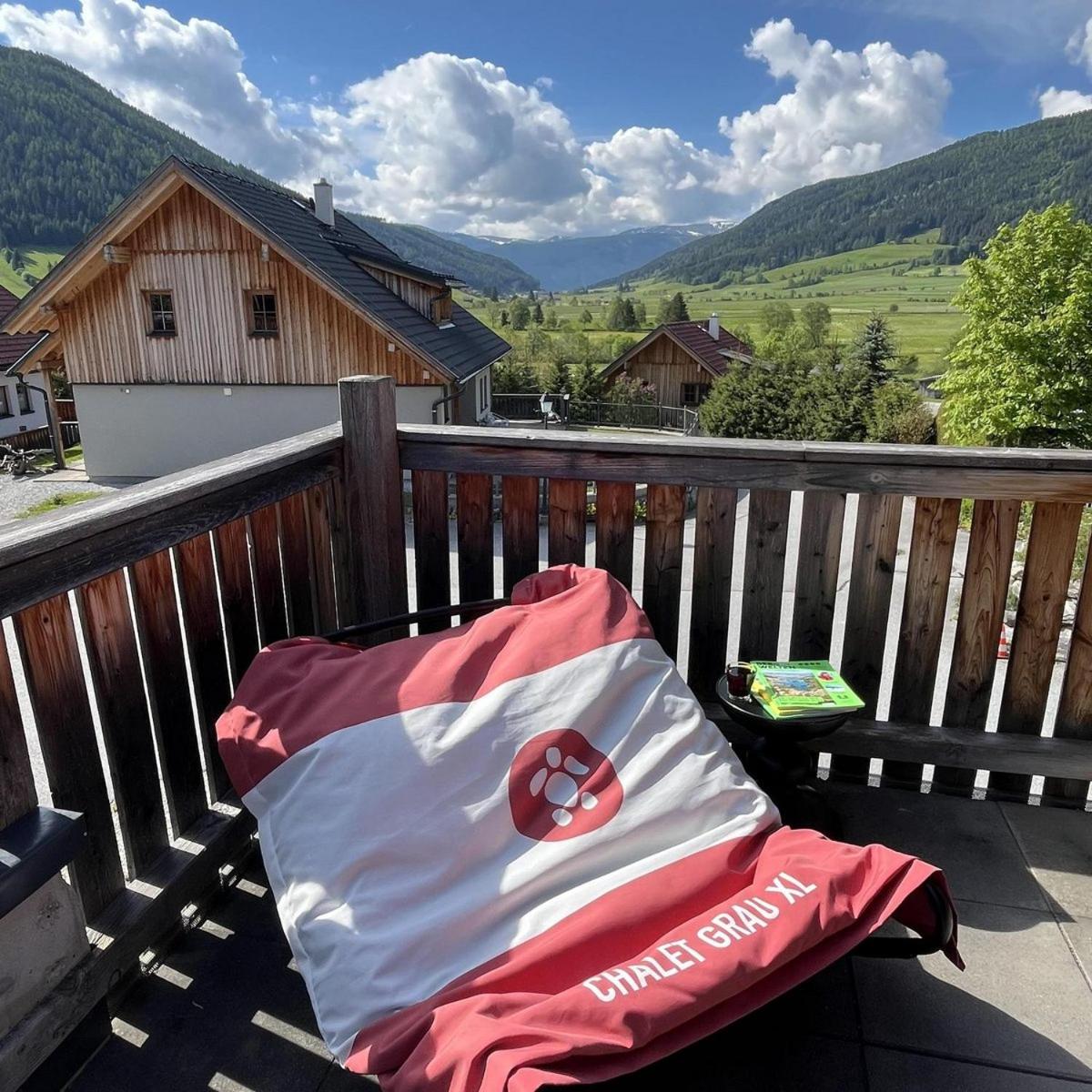 Panorama Chalet Grau XL