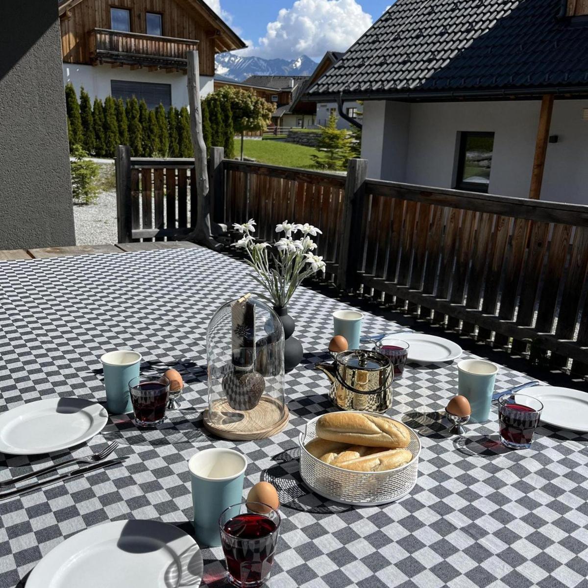 Panorama Chalet Grau XL